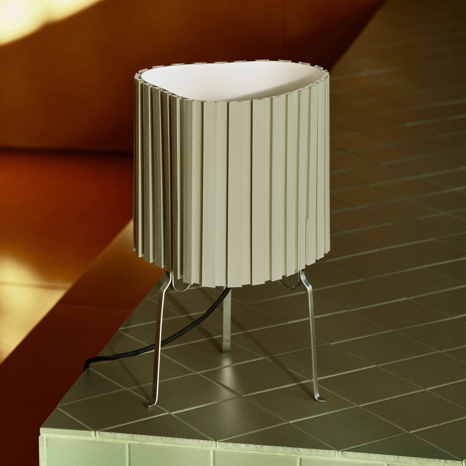 Canel&eacute; bordslampa, gr&ouml;n, h&ouml;jd 37 cm, E14, textil &ndash; HAY - Vardagsrum - Design - Tyg / textil - Med lampsk&auml;rm