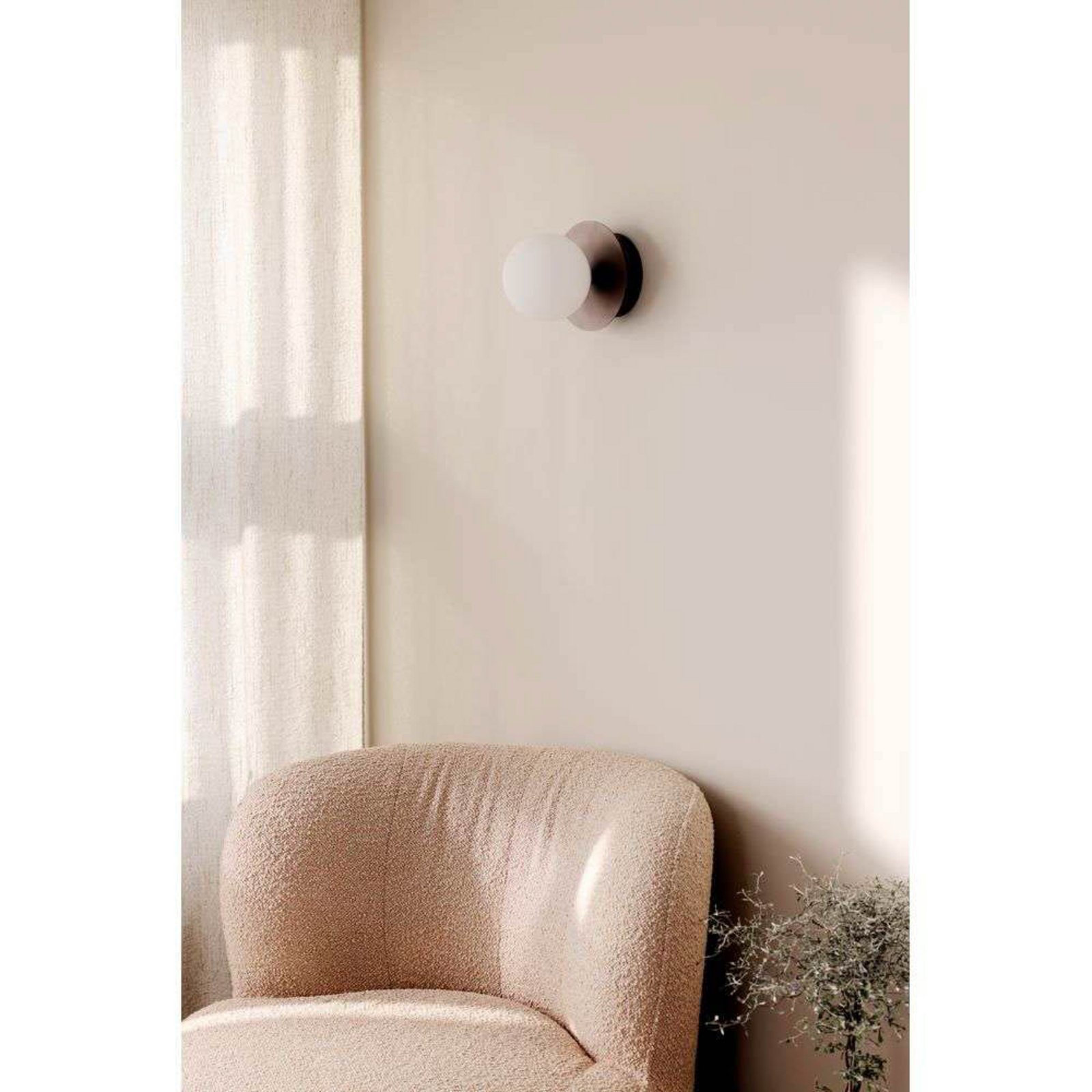 Globen Lighting Art Deco griestu lampa, IP44, balta/bronzas Globen Lighting Art Deco griestu lampa, IP44, balta/bronzas