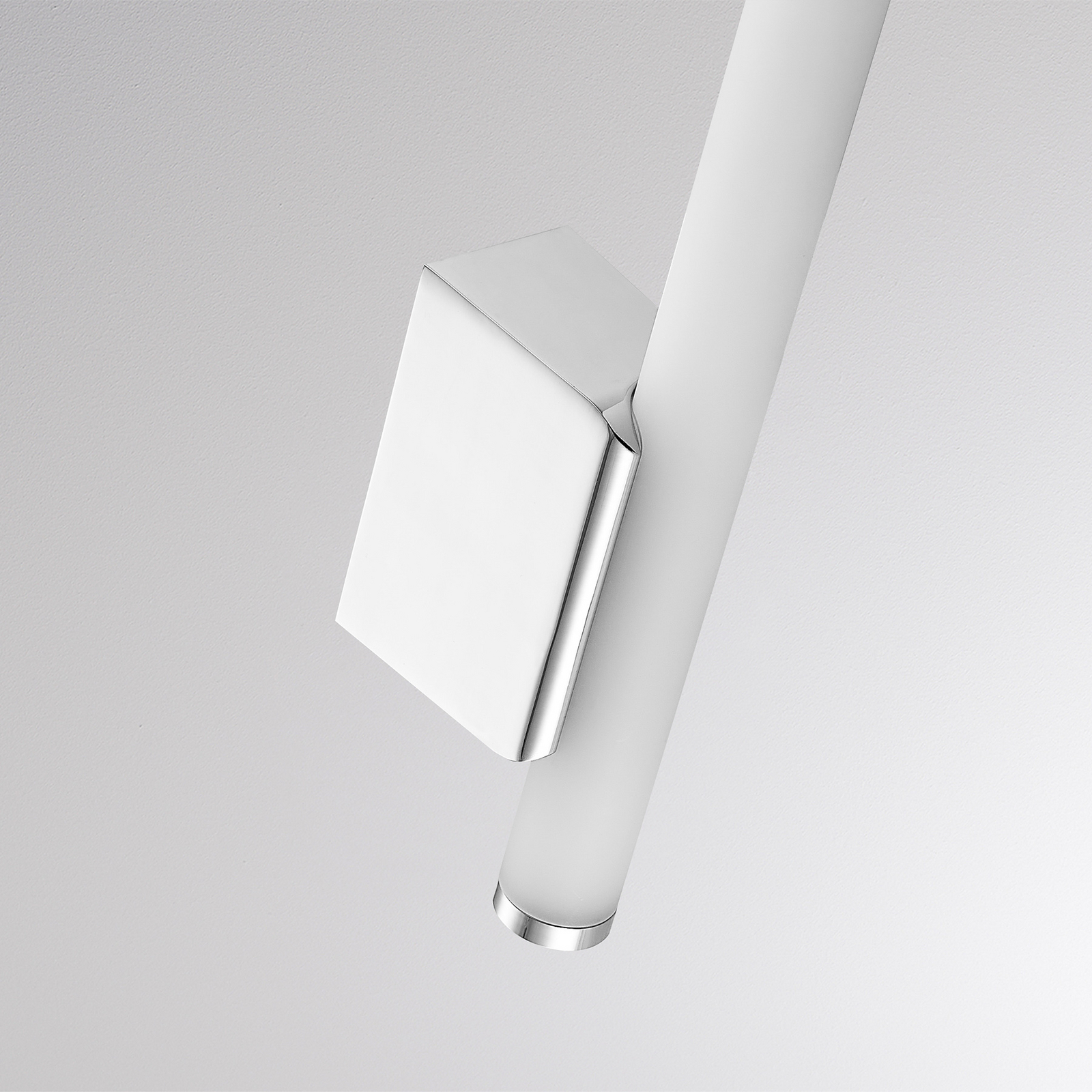 Kinkiet LED VINA UP S, chromowany, wysokość 40 cm, IP44 CCT Kinkiet LED VINA UP S, chromowany, wysokość 40 cm, IP44 CCT