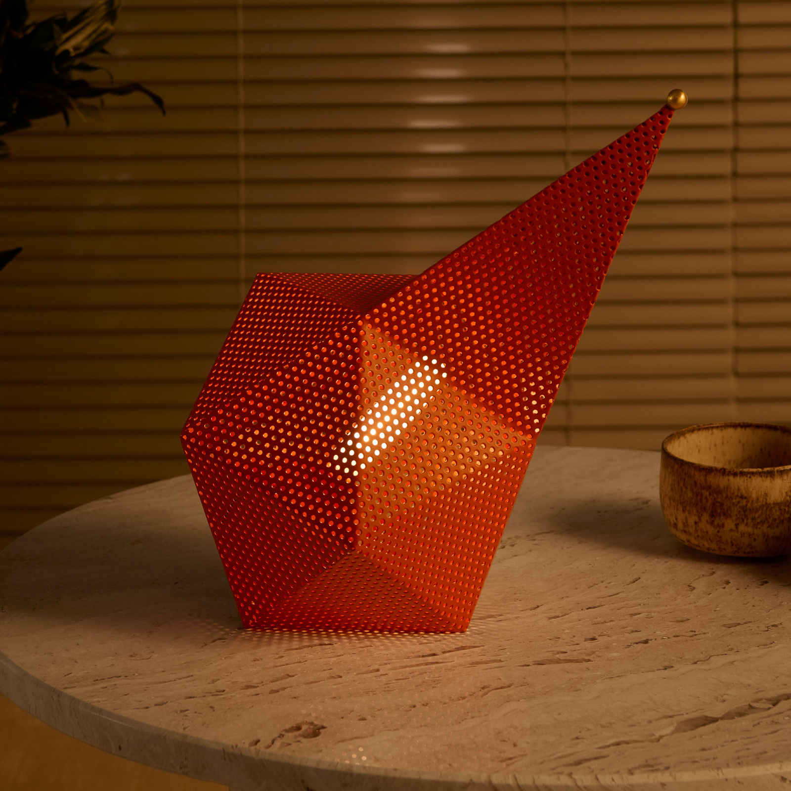 Gubi lampada da tavolo LED a batteria Bagdad, arancione, altezza 36 cm, acciaio