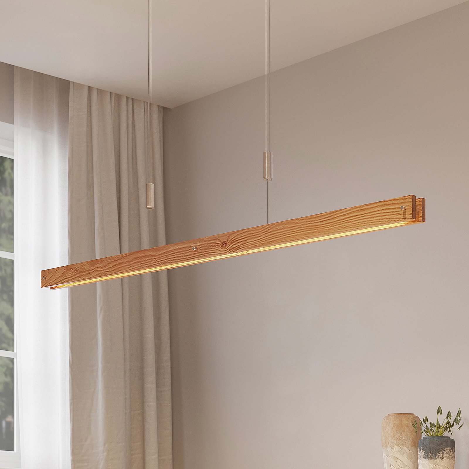 Lindby Alimara LED a sospensione di legno, 138 cm