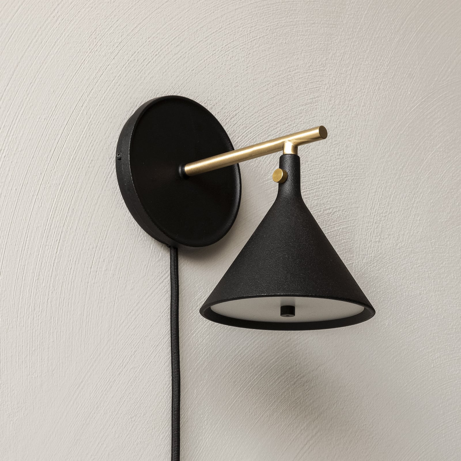 Cast Sconce LED-Wandlampe, schwarz, Stecker, dim. - Audo