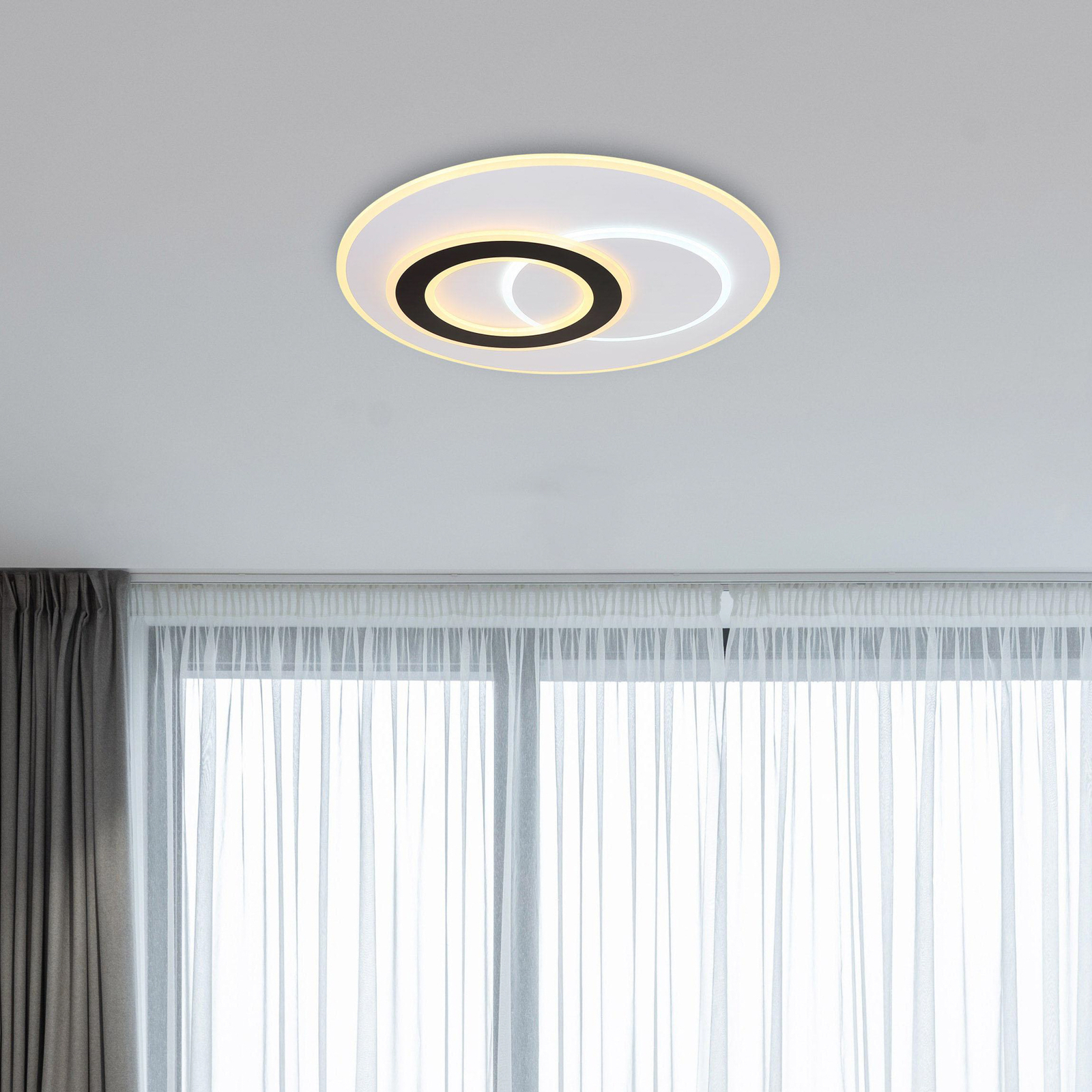 Jacques smart LED ceiling light, white/black, Ø 70 cm, CCT