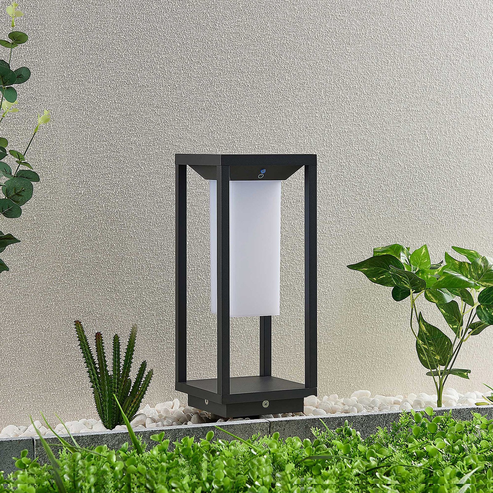 Lucande Eliel LED-solcellesokkellampe, 34 cm