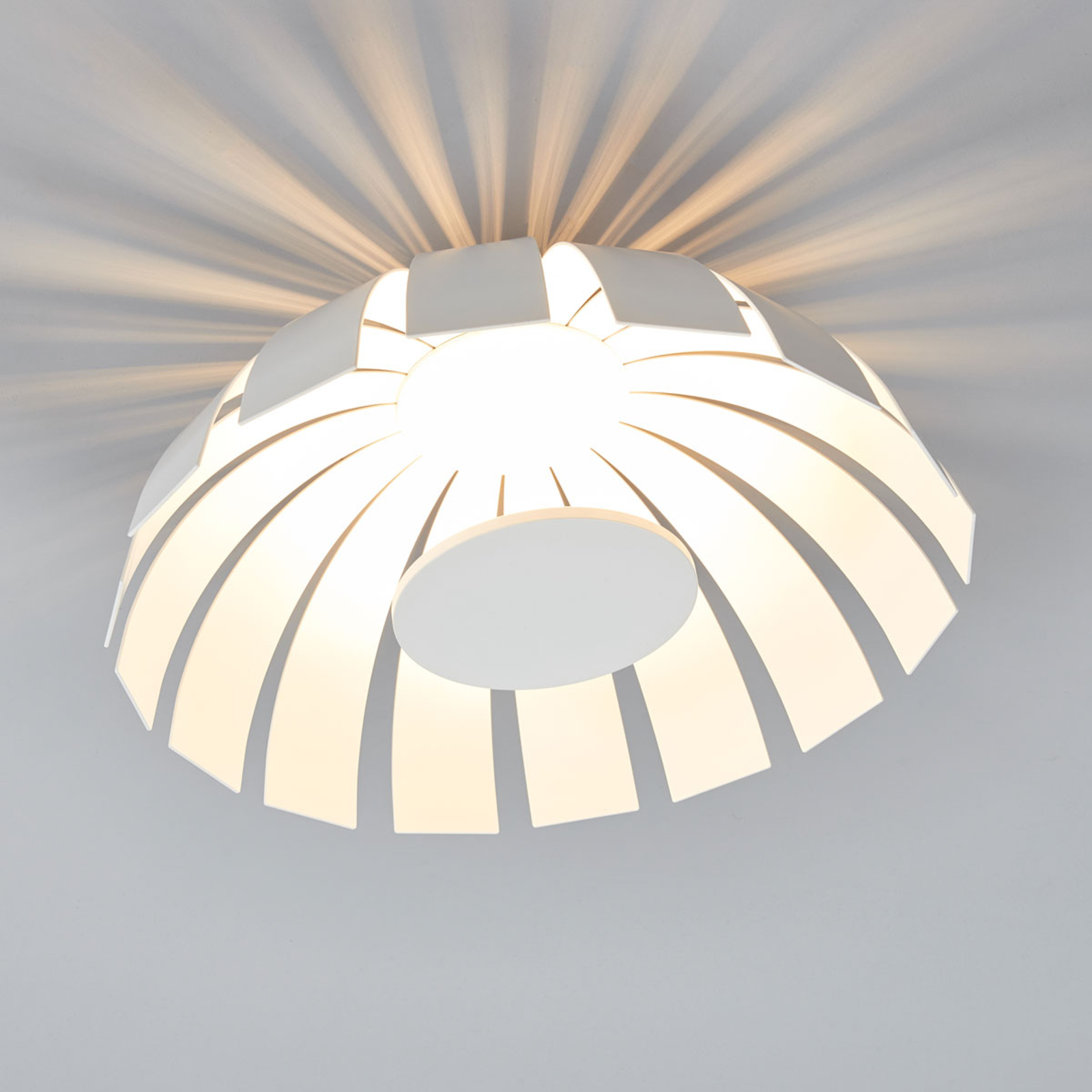 Valkoinen LED-designer kattovalaisin Loto, 33 cm