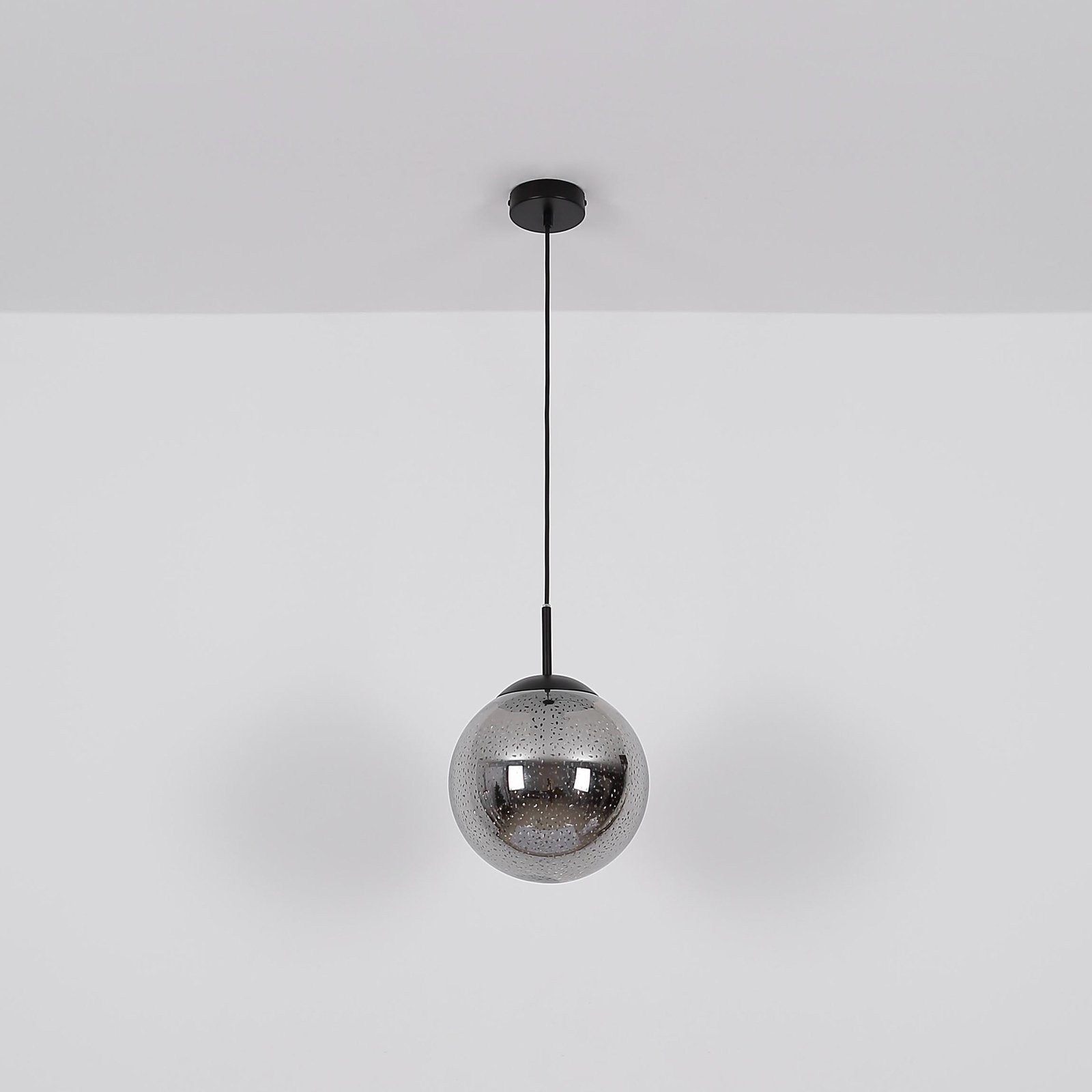 Lampada a sospensione Samos, Ø 25 cm, grigio fumo/nero, vetro