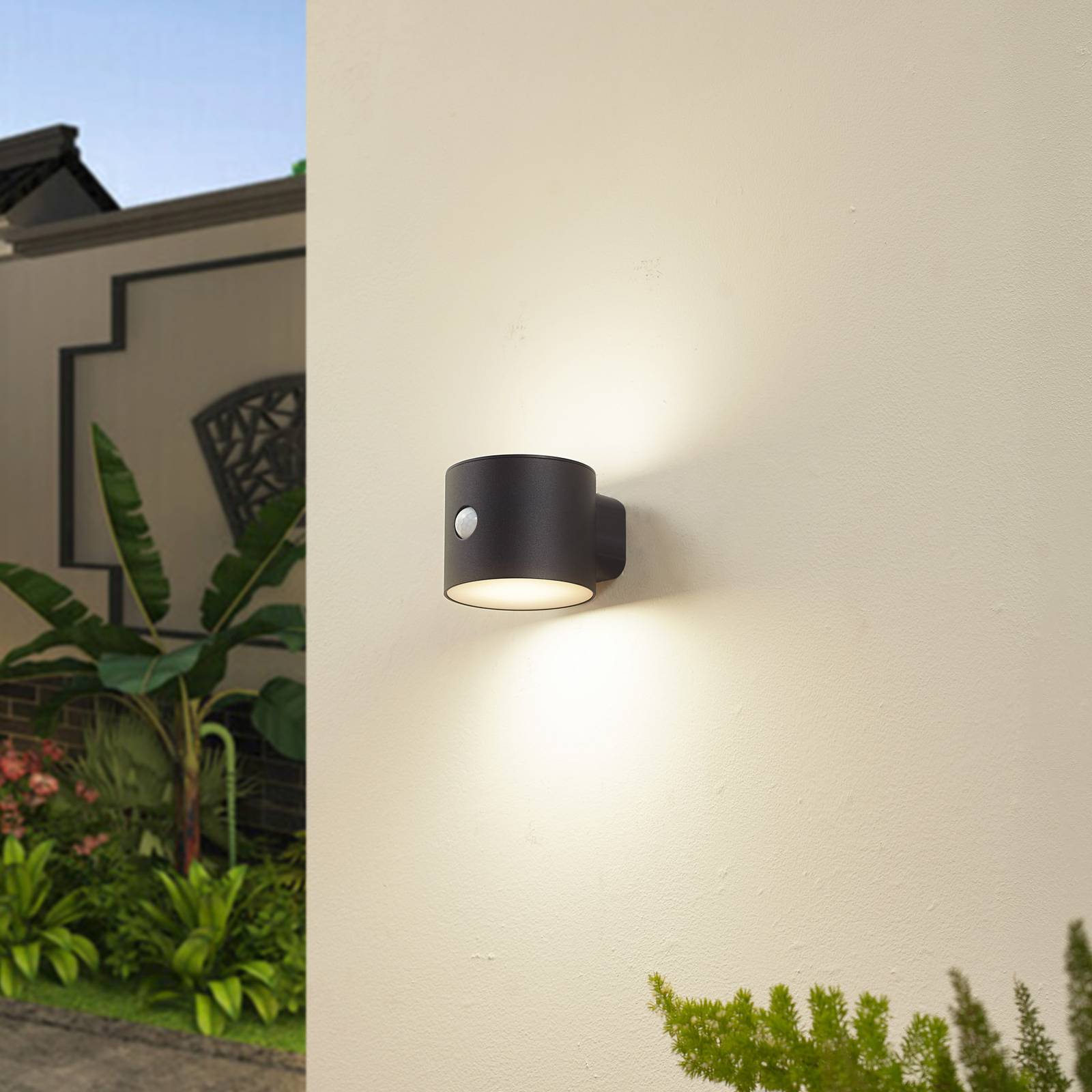 Lindby LED-Solar-Wandleuchte Amren, schwarz, ABS, Sensor günstig online kaufen