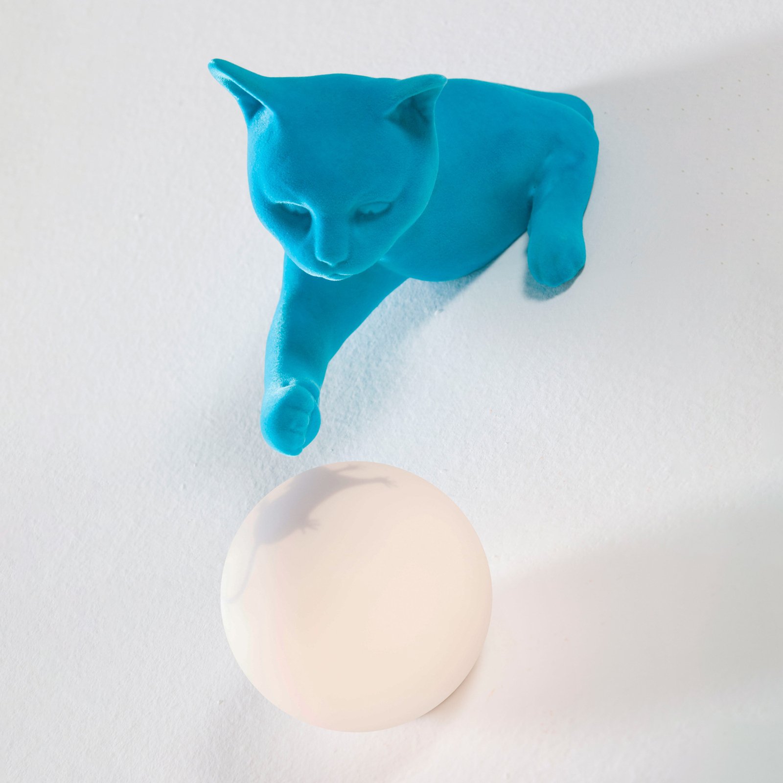 Karman wall light Maoo, ceramic light blue, glass, cat figurine