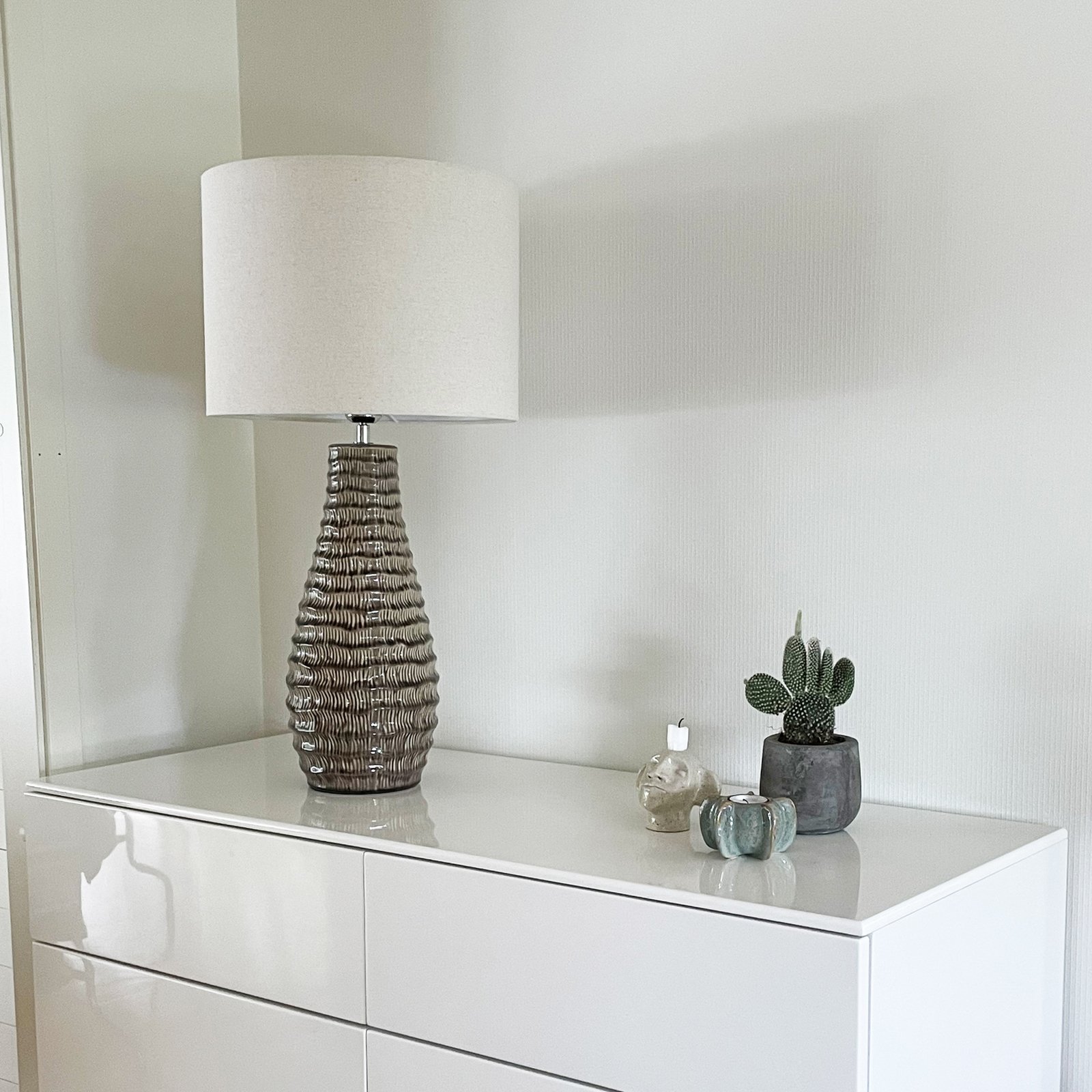 By Rydens galda lampa Bartha, brūna/bēša, augstums 74 cm