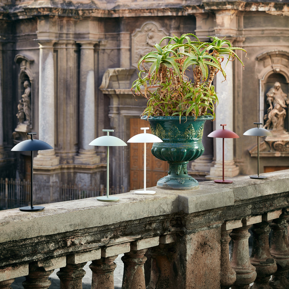Kartell Mini Geen-A bordslampa i, brons / antikmässing från Kartell