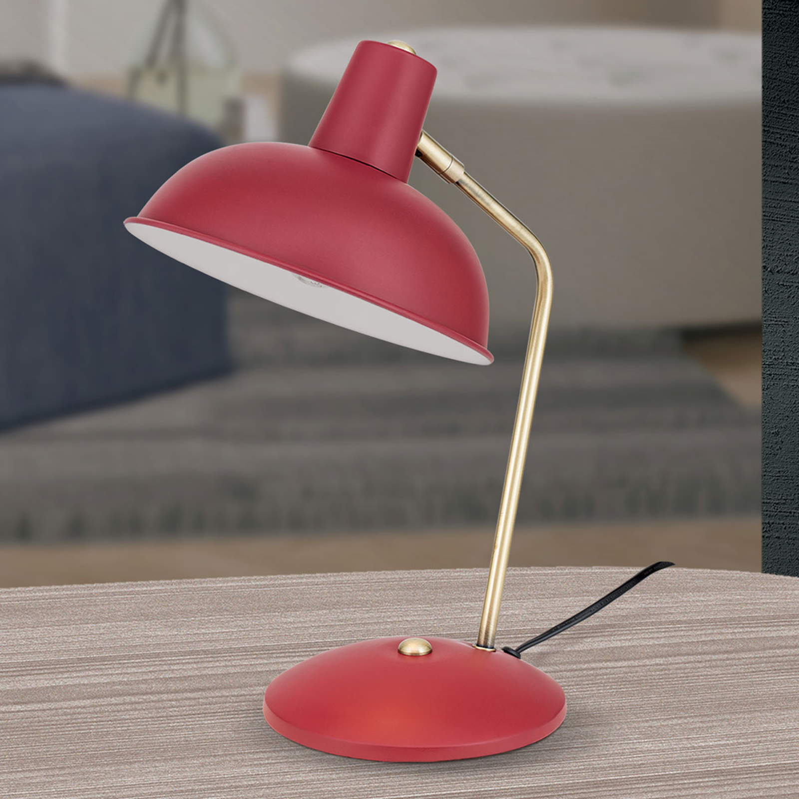 U vintage izgledu - crvena stolna lampa Fedra