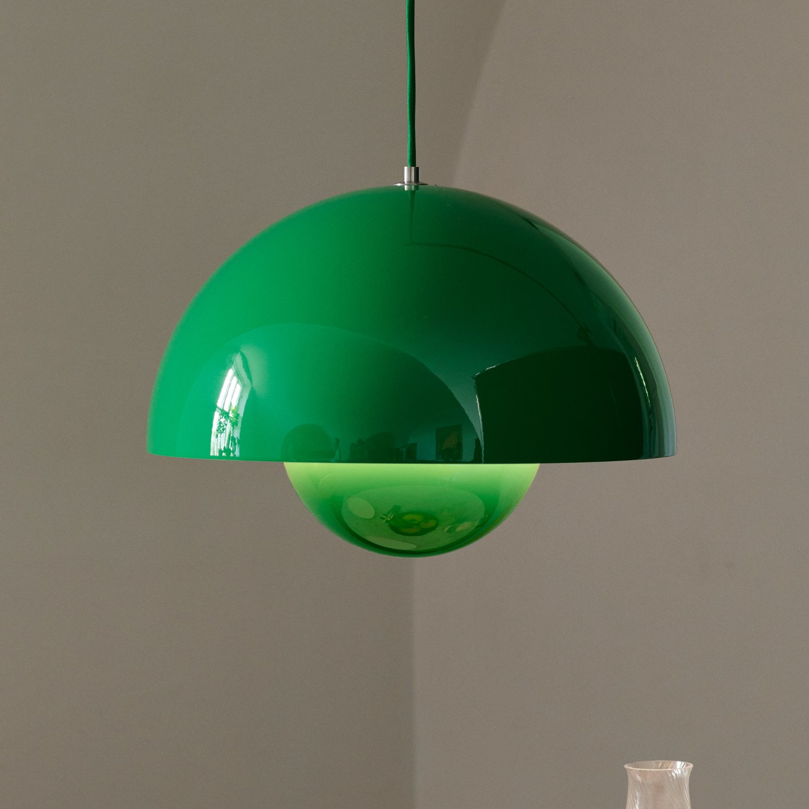 &Tradition Flowerpot pendant light VP7, Ø 37 cm, signal green