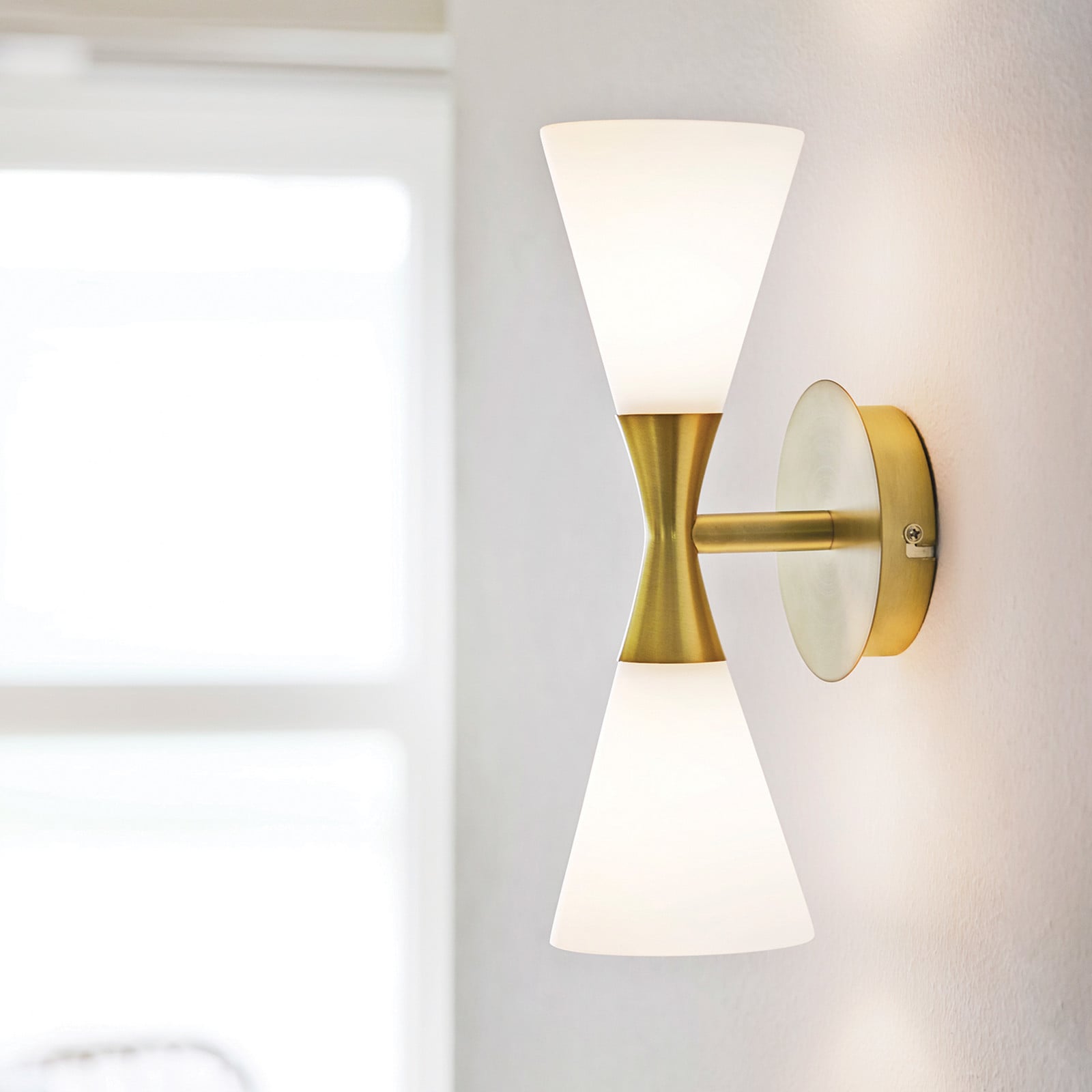 Harlekin Vägglampa Duo Mässing Herstal - Vardagsrum - Metall | Produkter - Vägglampor | Lampspecialisterna