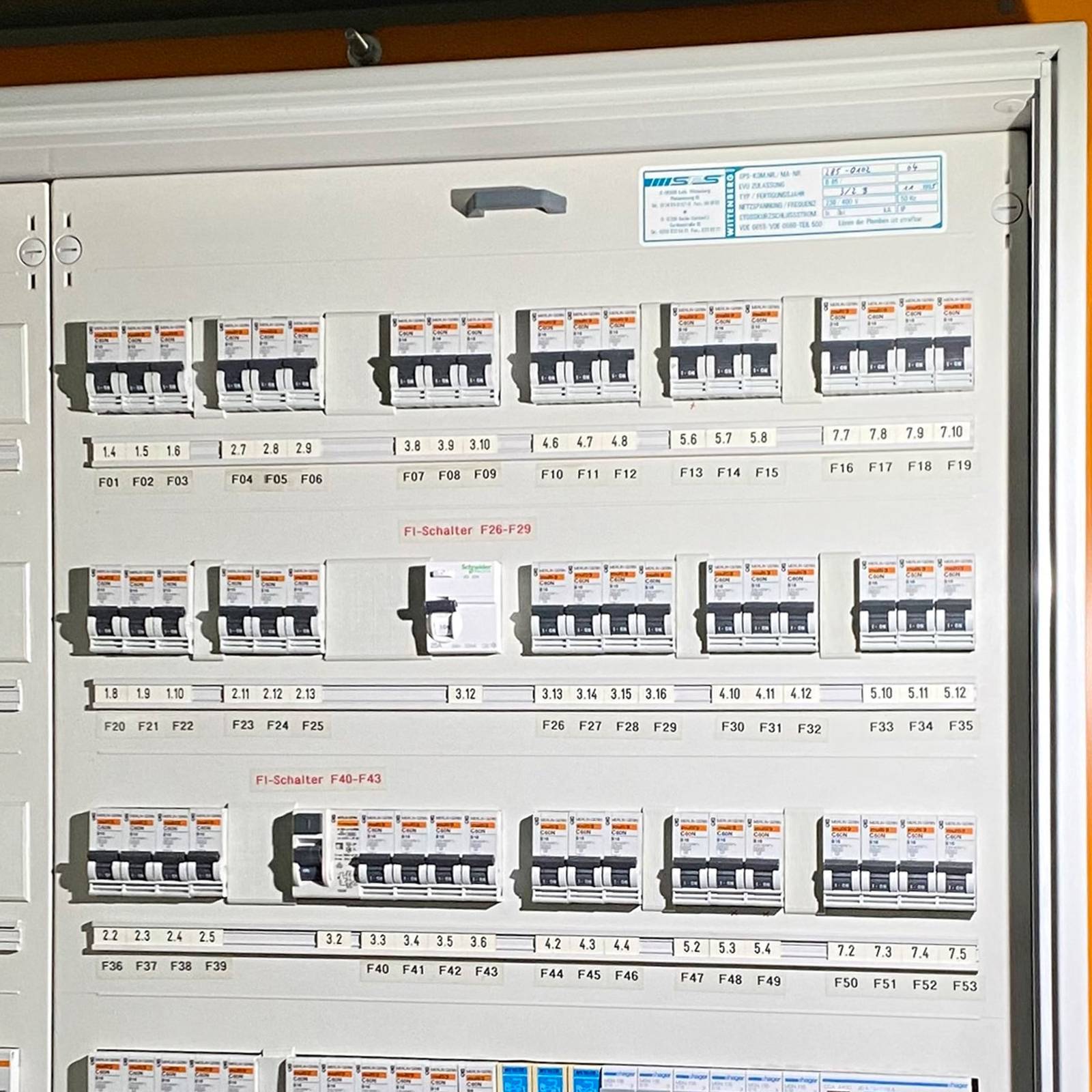 Spot akumulatorowy Schönau, lampa LED 1.000lm