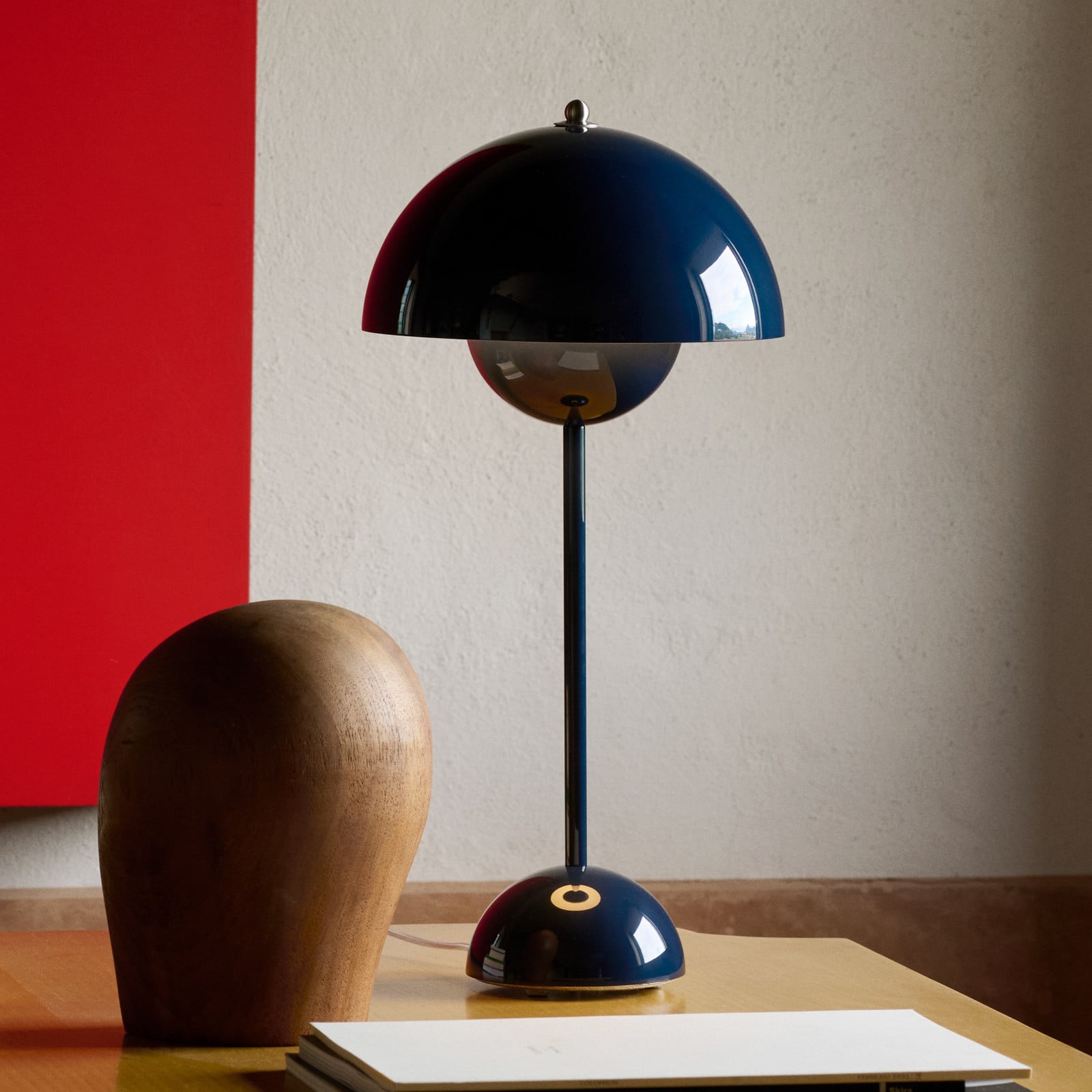 Flowerpot VP3 bordslampa, st&aring;lbl&aring;, 50 cm &Tradition - Vardagsrum - Design - Metall - Med en ljusk&auml;lla