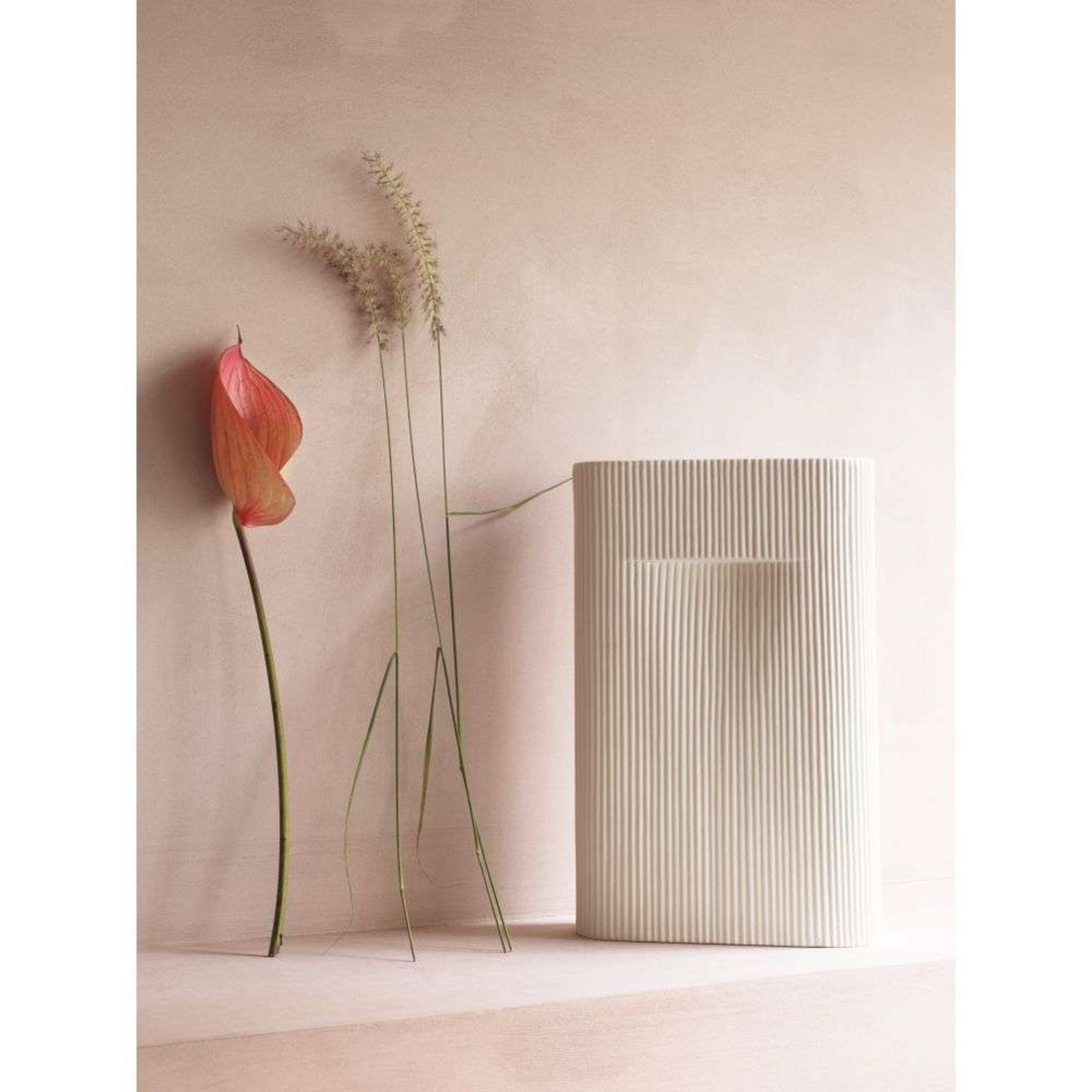 Ridge Vase H35 Off-White - Muuto