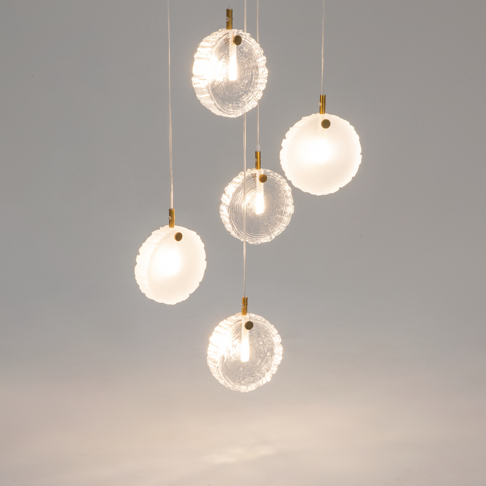 Maytoni Frozen pendant light, 5-bulb, white / brass, glass