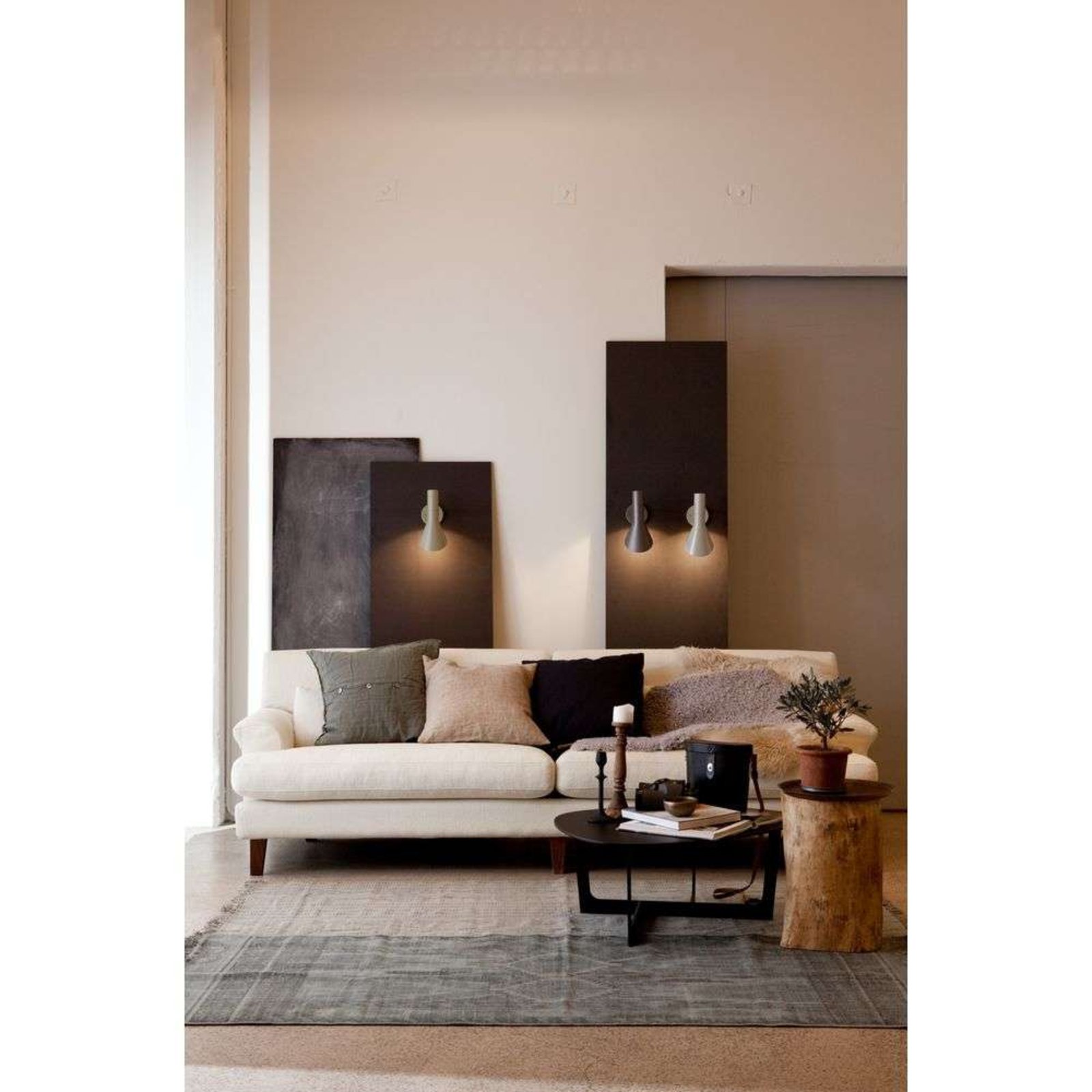 AJ Wall Lamp Hardwired SW Black - Louis Poulsen