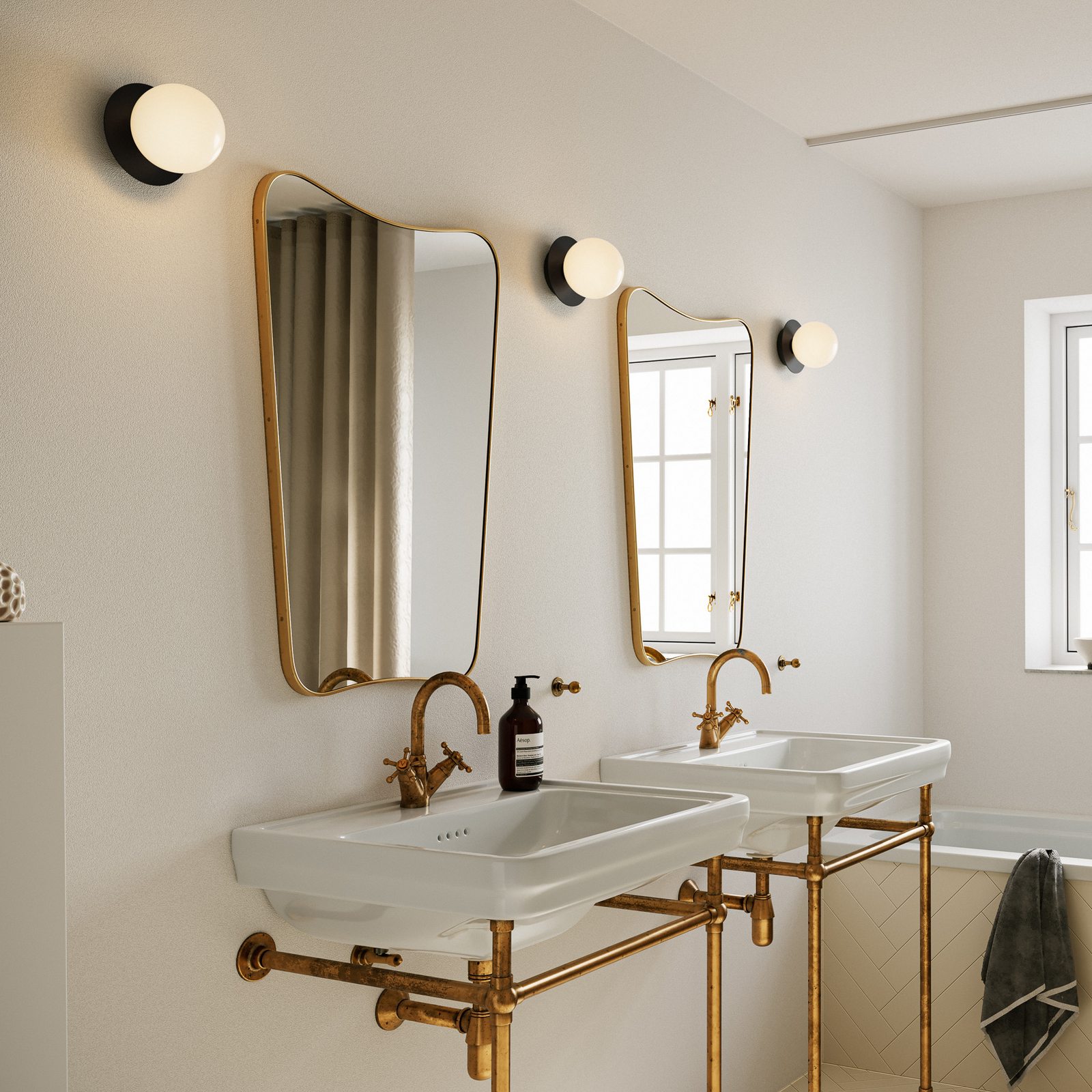 Liila 1 wall light, black/opal, Ø 14 cm, IP44 - Nuura 