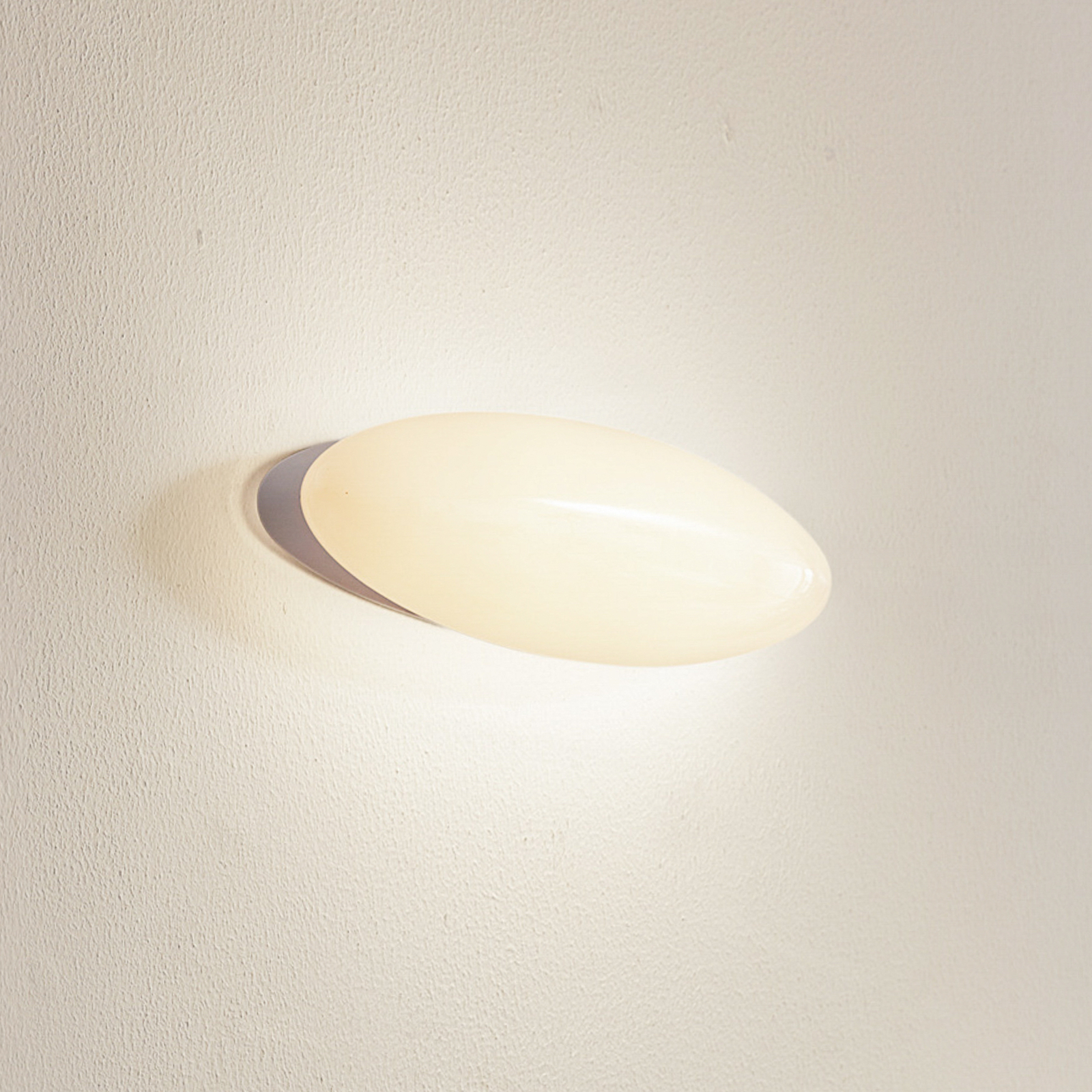 Lucande LED wall light Leihlo, branco, plástico, 8 cm de altura