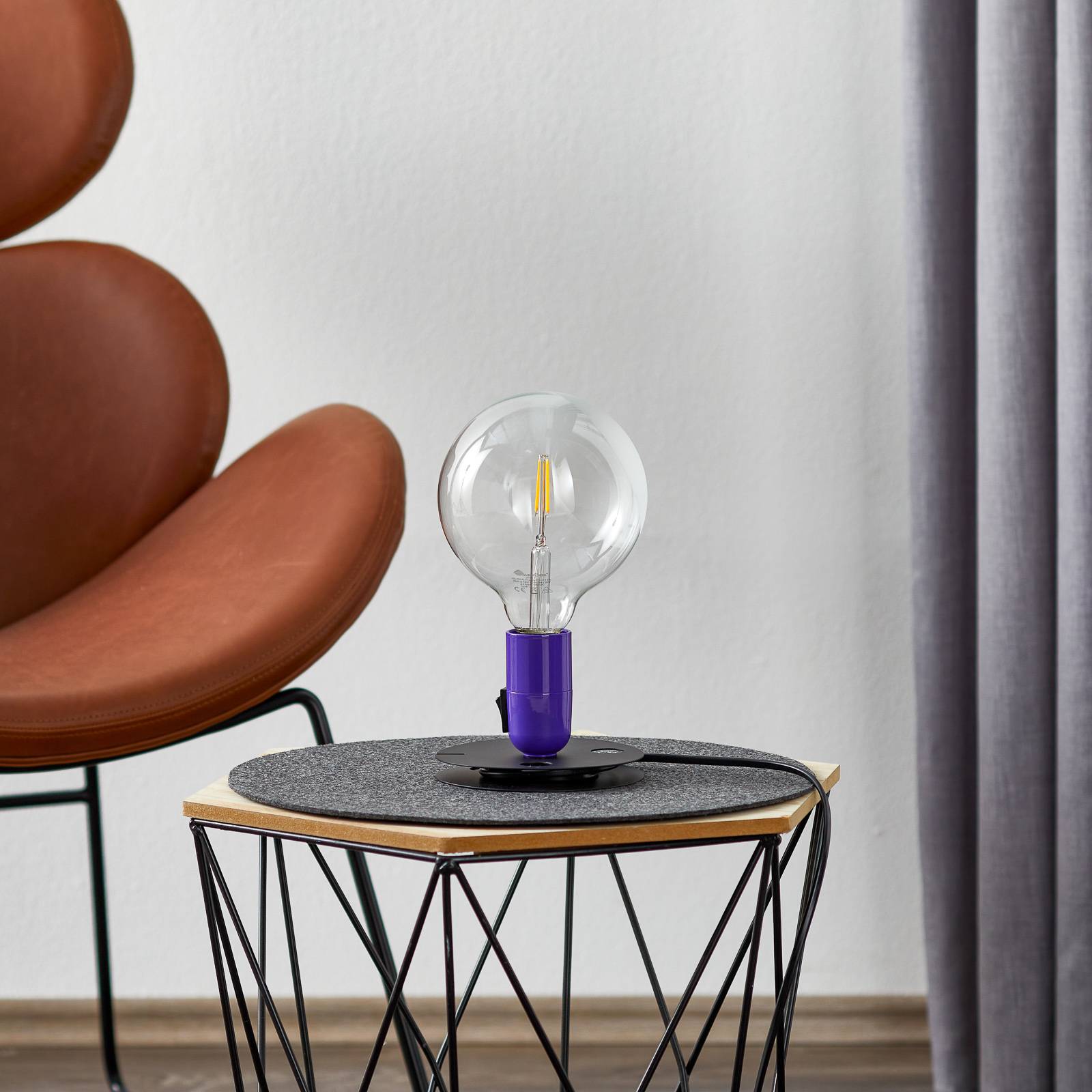 Image of FLOS Lampadina LED da tavolo lilla, base nera