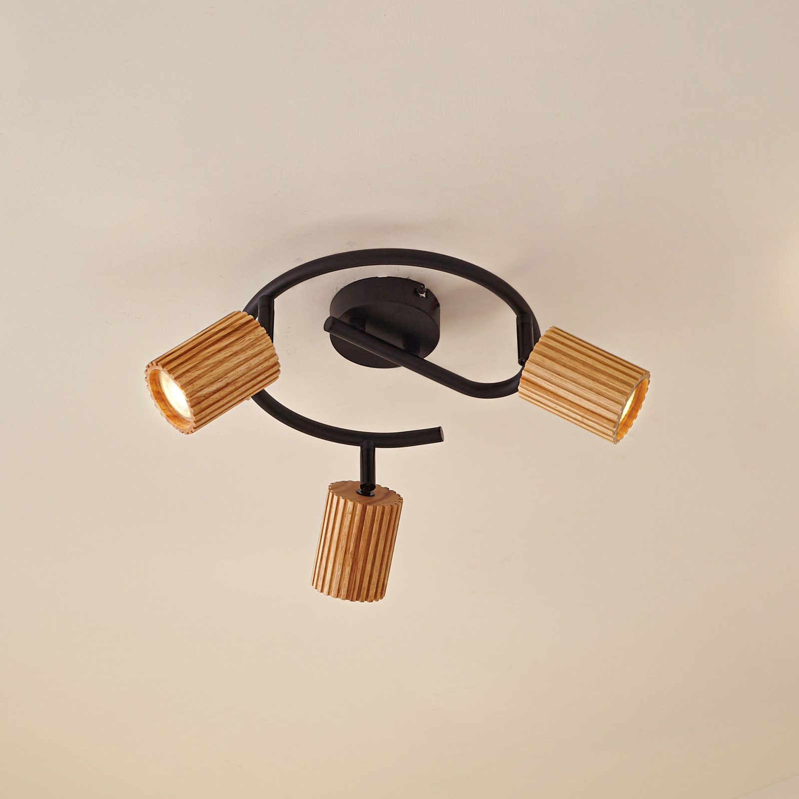 Lindby Deckenstrahler Stralino, 3-flammig, Ø31cm, Holz, GU10