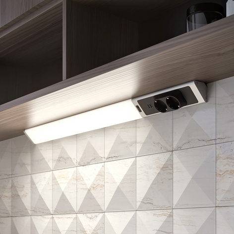 Lindby Brida LED-Unterbauleuchte mit Steckdosen