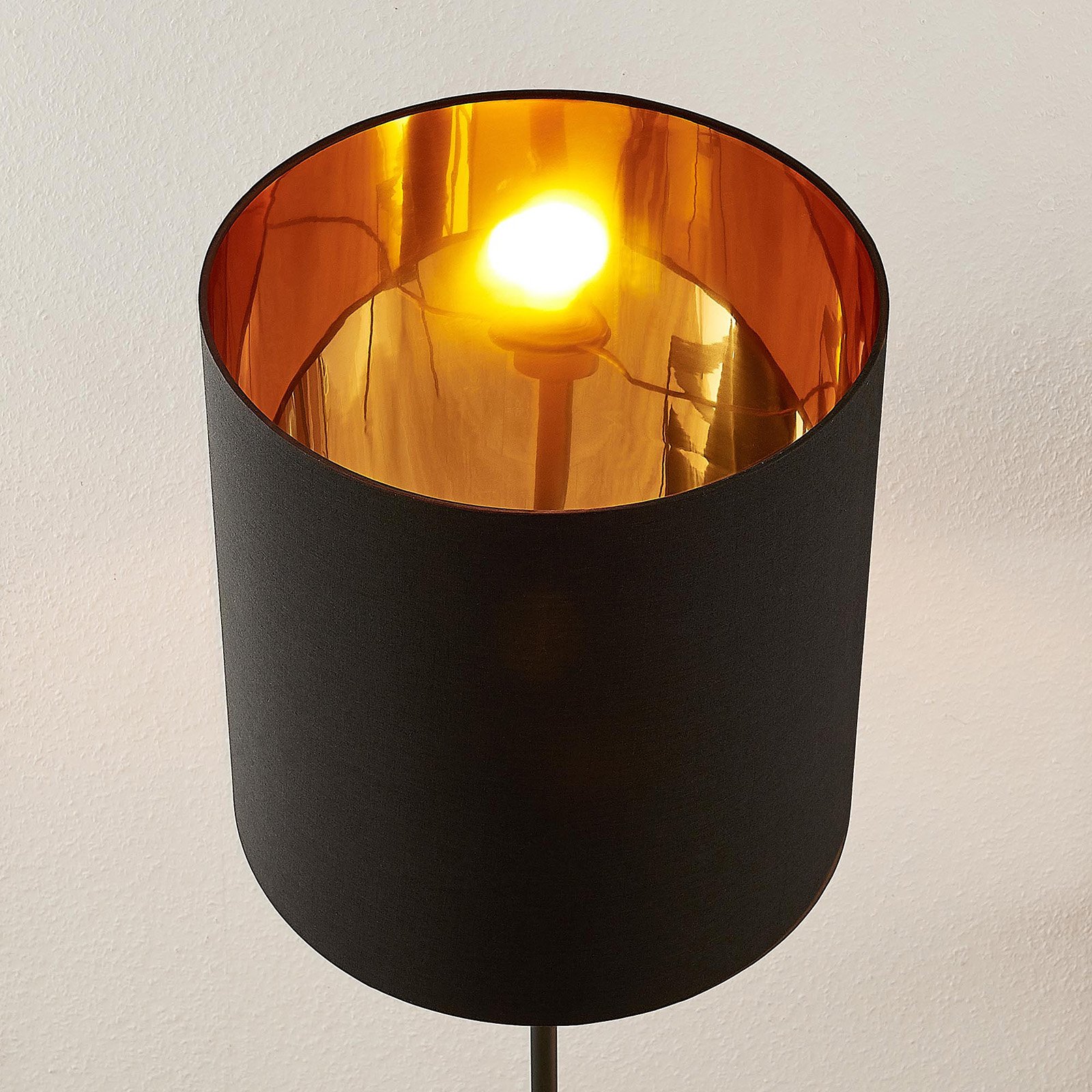 Lindby Nymar stojací lampa, látka, černo-zlatá