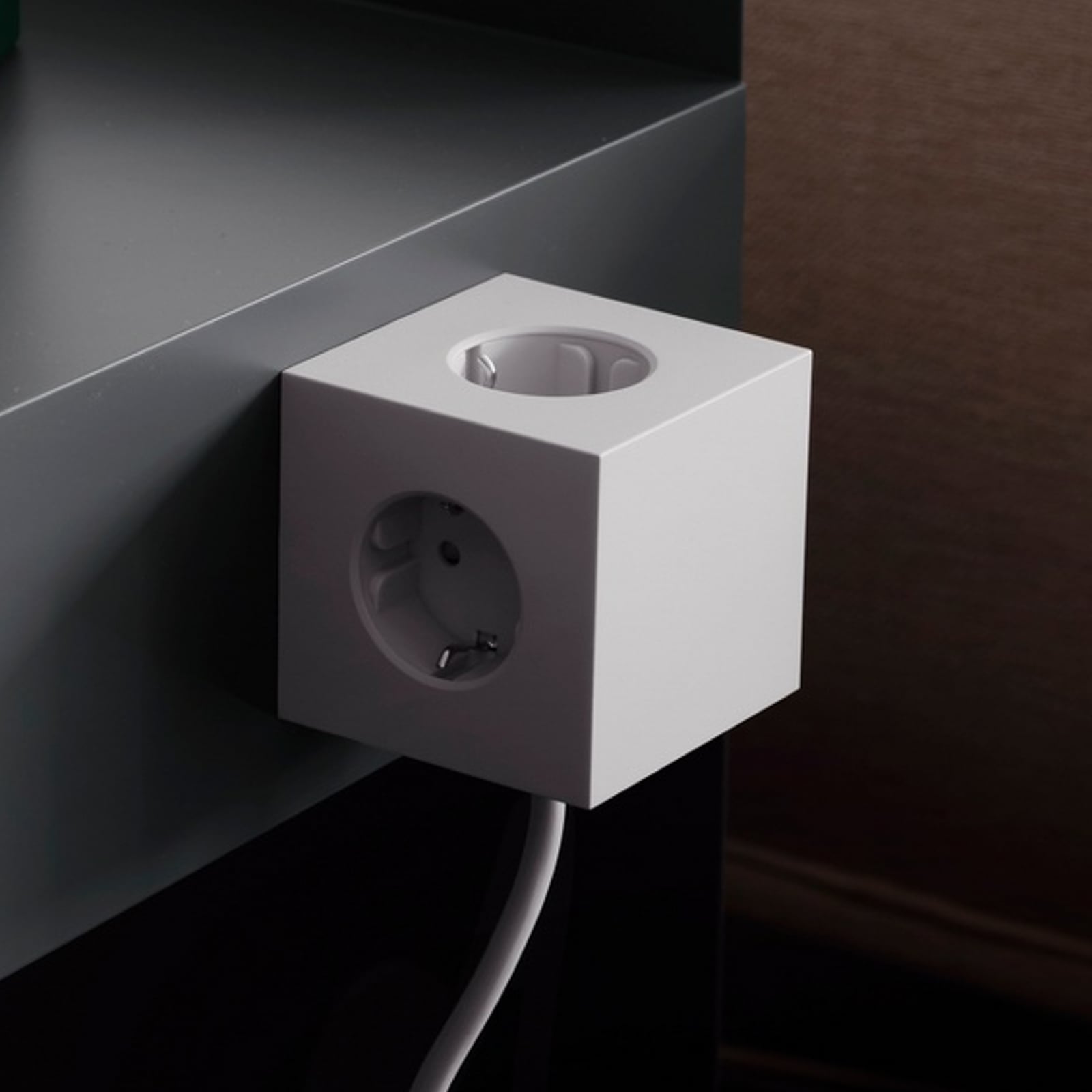 SQUARE 1 stikkontakt, grå, 3x Schuko, 2x USB, 3 m kabel – AVOLT SQUARE 1 stikkontakt, grå, 3x Schuko, 2x USB, 3 m kabel – AVOLT