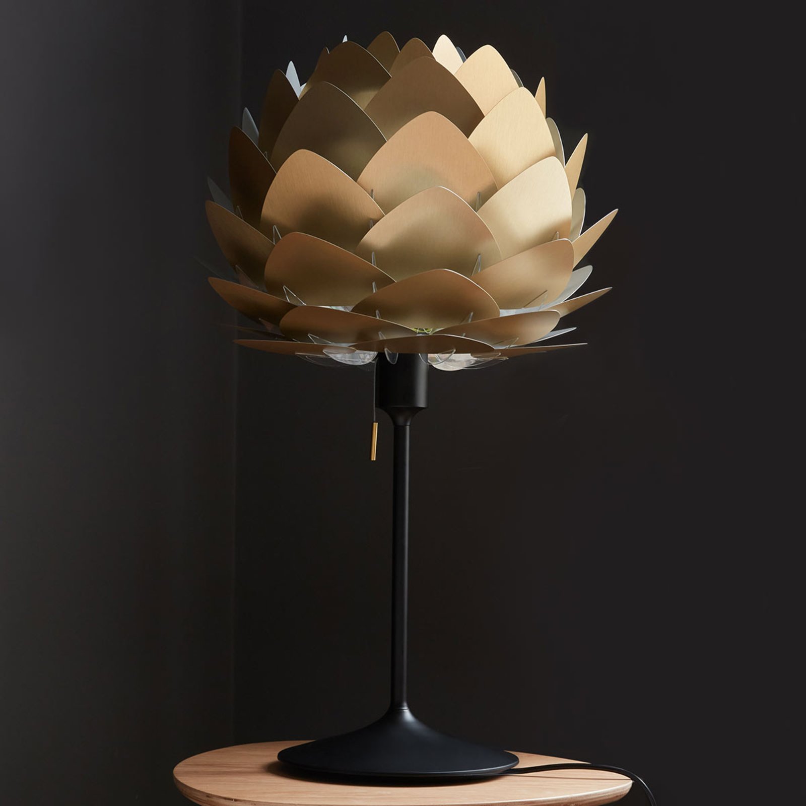 Manta Ray Table Lamp Black/Brass - UMAGE