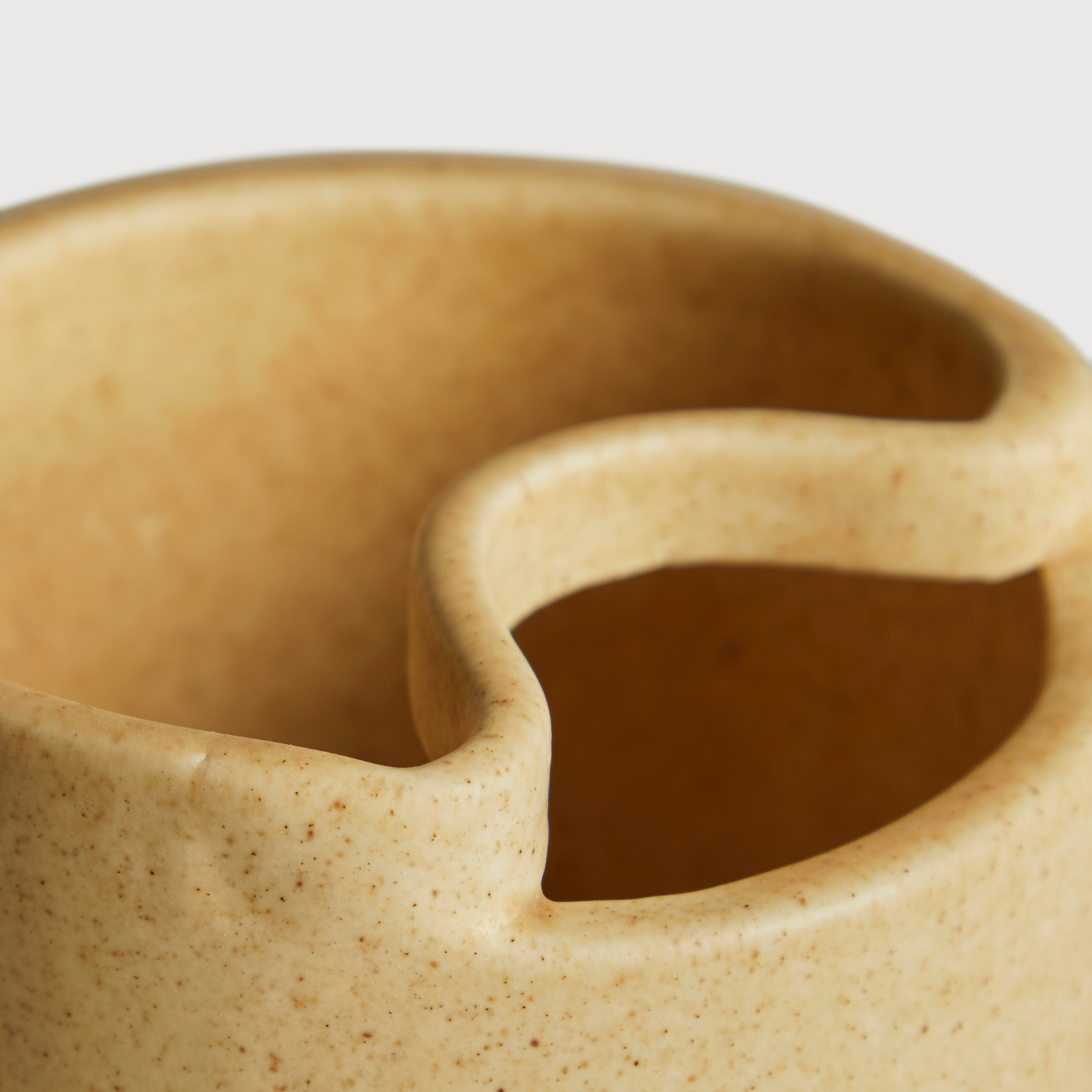 Vase Flowr, hauteur 21,5 cm, beige sable mat, céramique - Woud Vase Flowr, hauteur 21,5 cm, beige sable mat, céramique - Woud