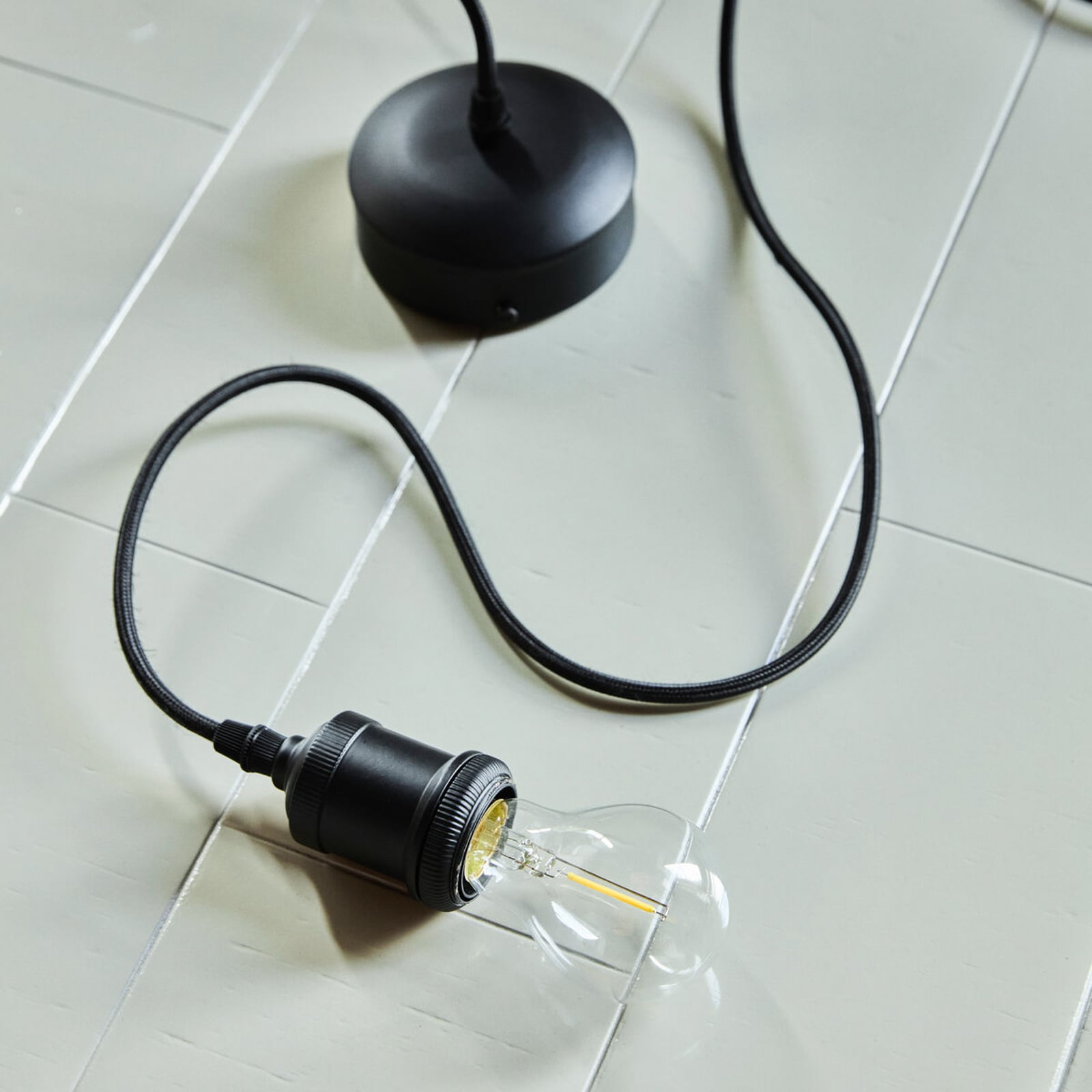 Lampada a sospensione HDFly, nera, E27, cavo da 300 cm - House Doctor