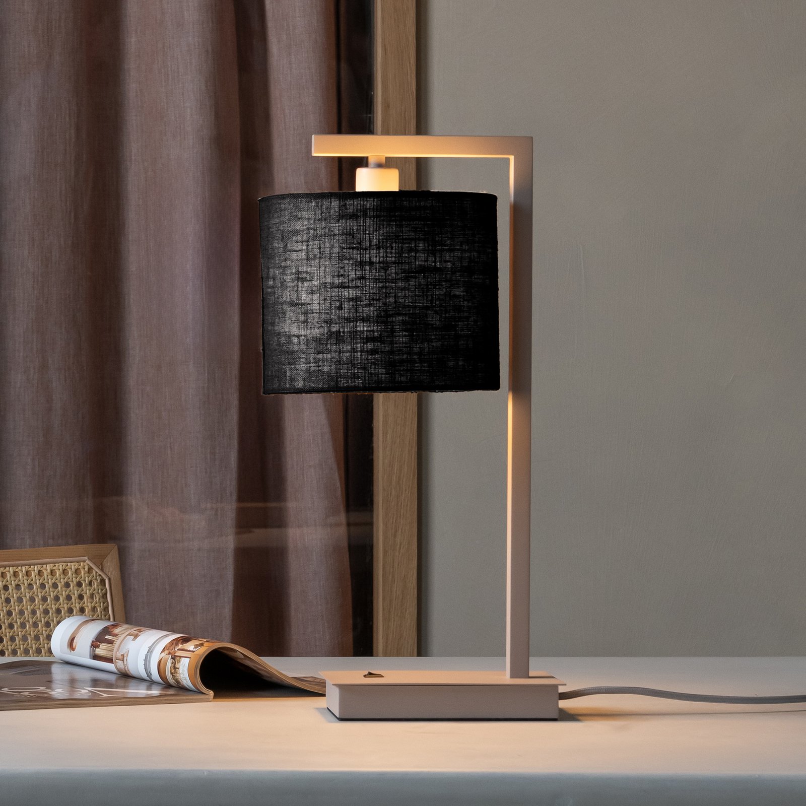 IT'S ABOUT ROMI Tischlampe Boston, schwarz/sandfarben