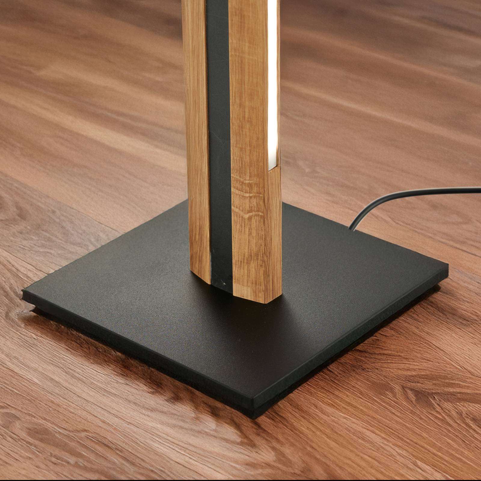 Lampa stojąca LED Quitani Elis, dąb/czarny