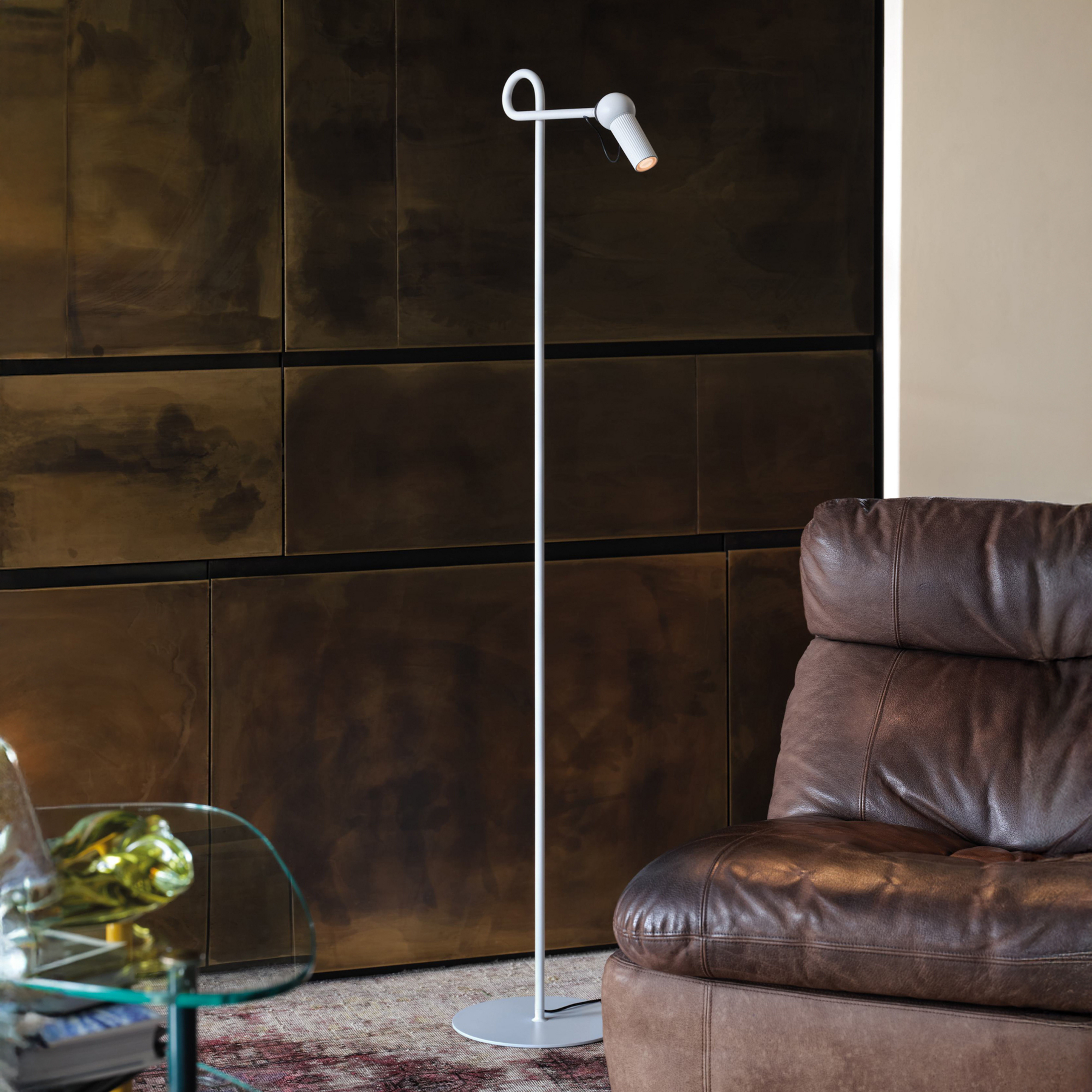 kdln LED-gulvlampe Bird, hvid, 126 cm, metal, dæmpbar