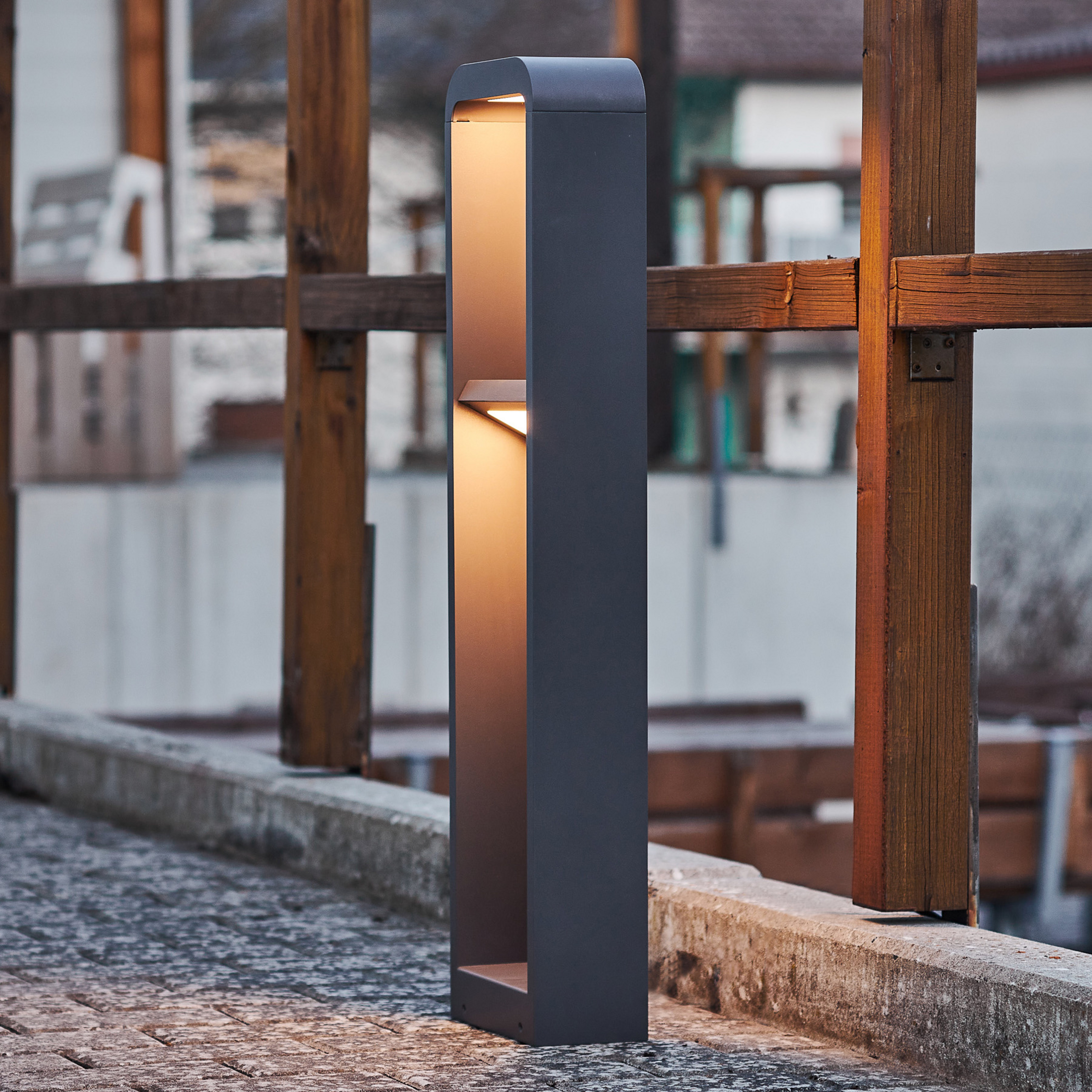 Lindby LED-gatelampe Darko, 80 cm, grå, metall, IP54