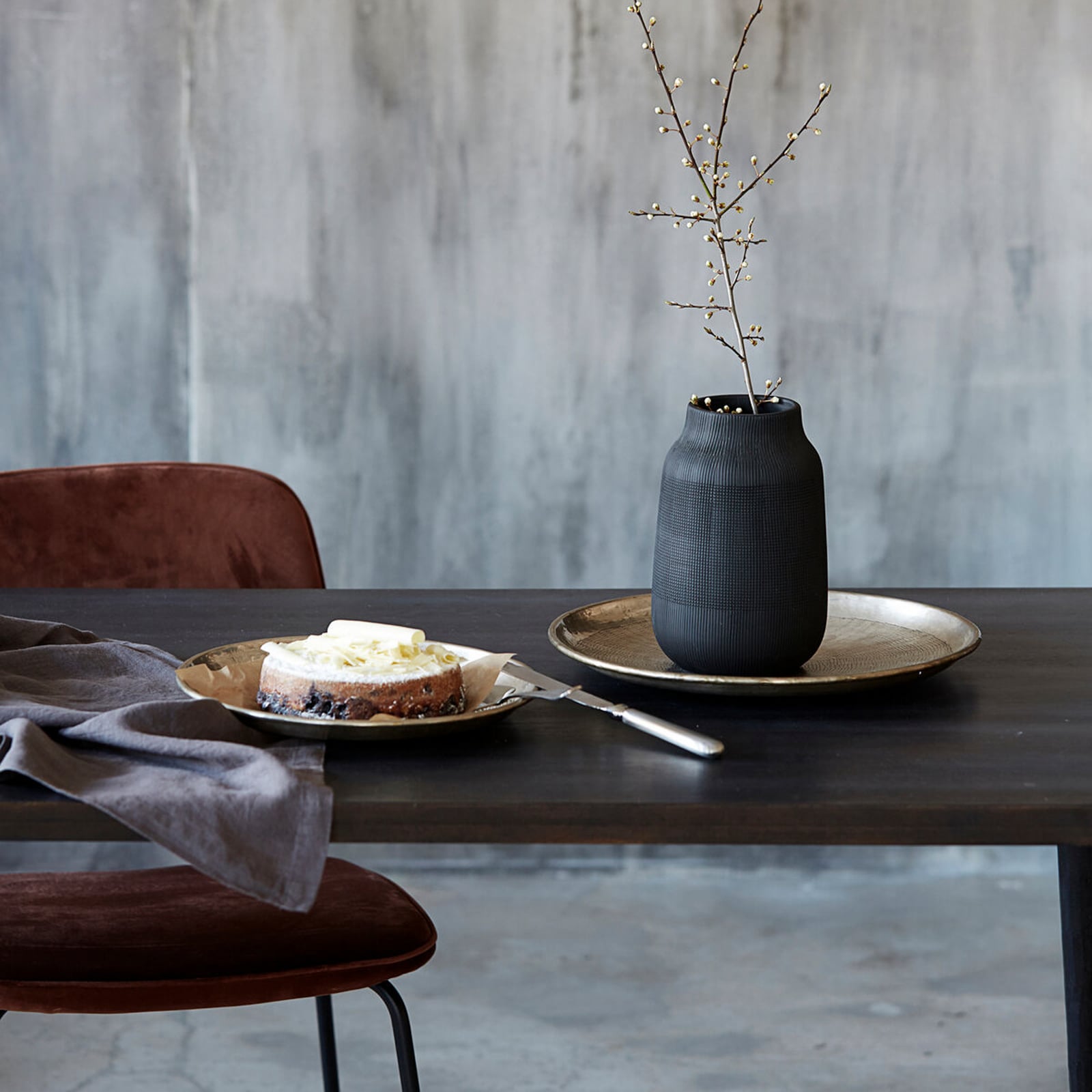 Vaso HDGroove, nero, altezza 22 cm, ceramica - House Doctor