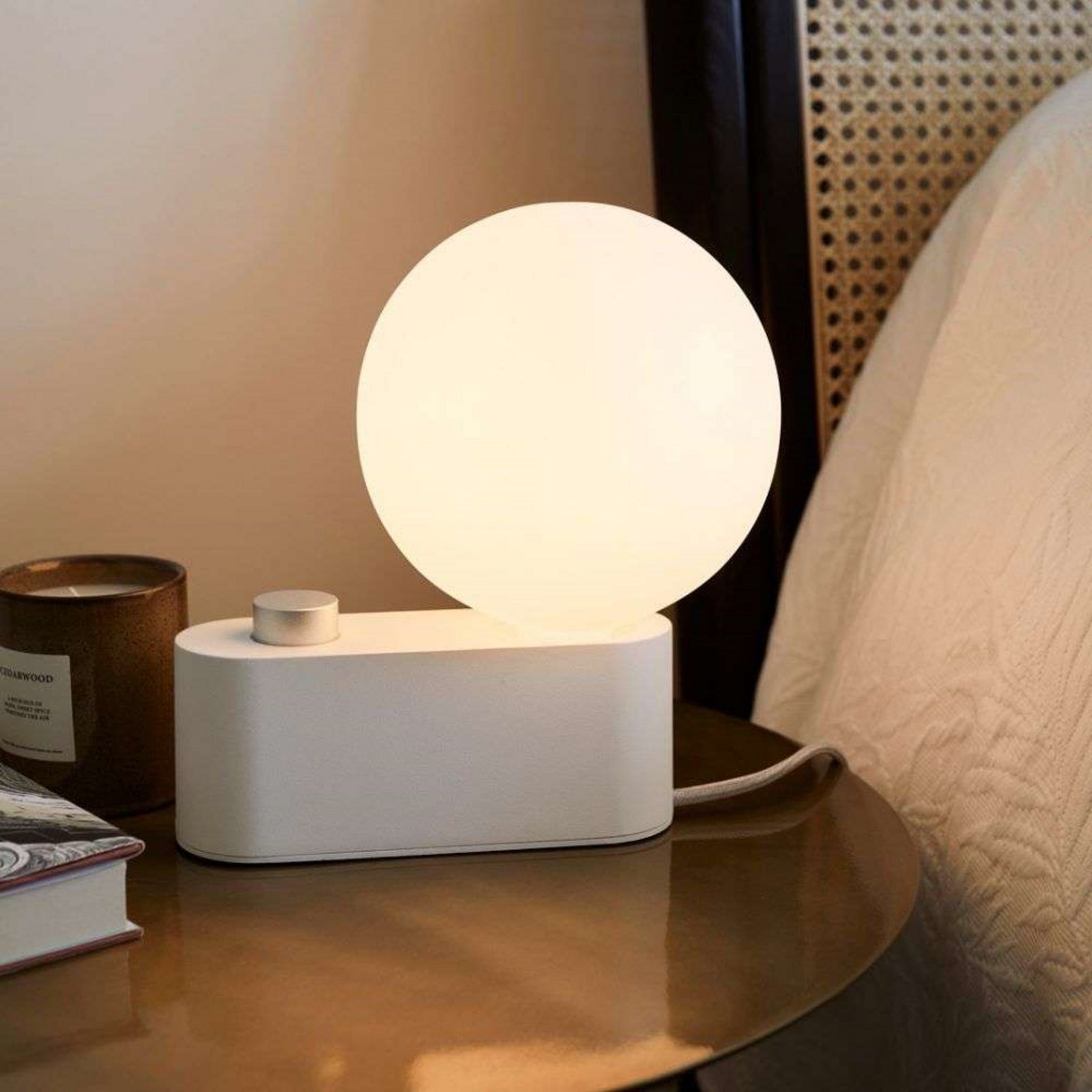 Alumina Bordslampa Chalk w/Sphere IV - Tala