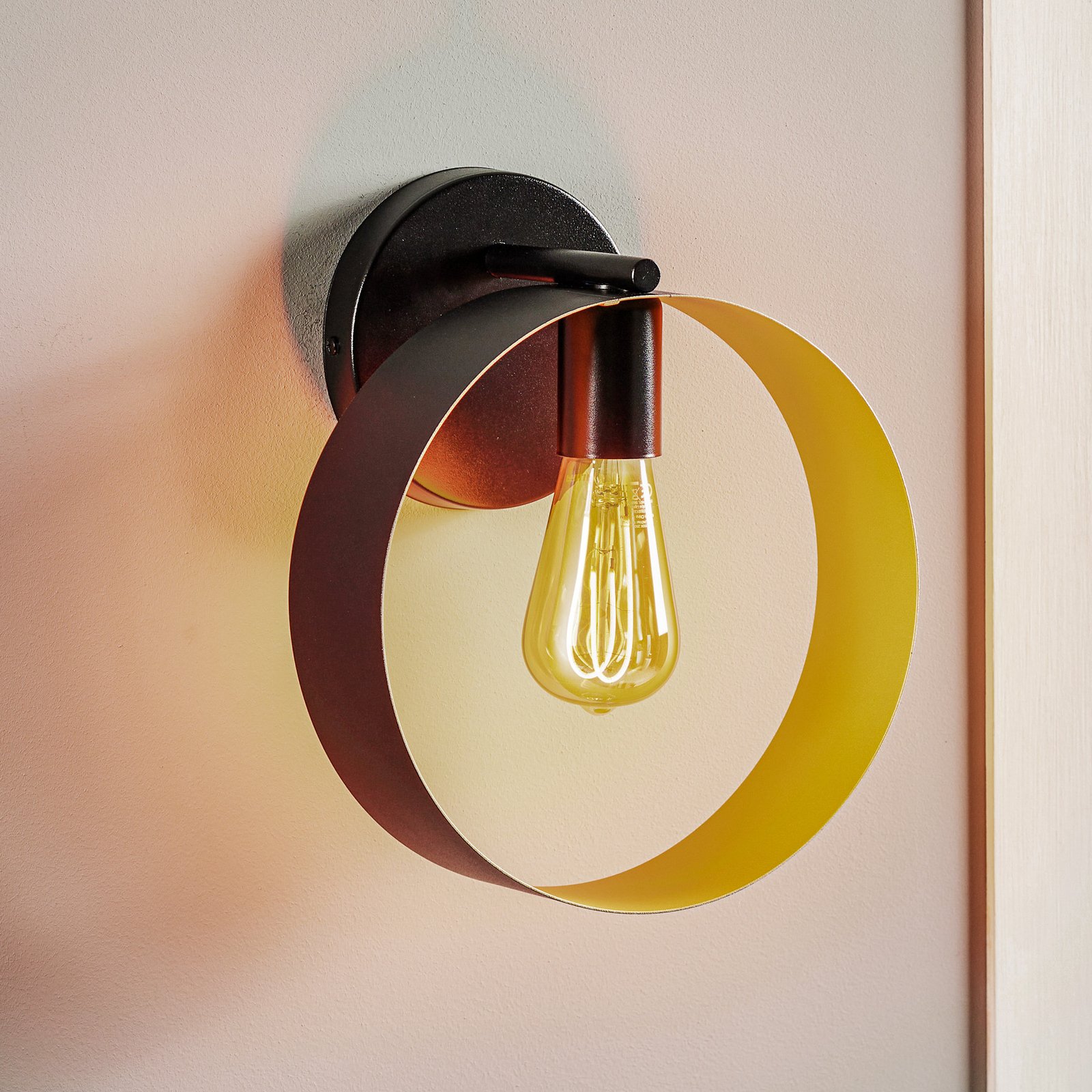 Hula wall light in ring design, black/gold