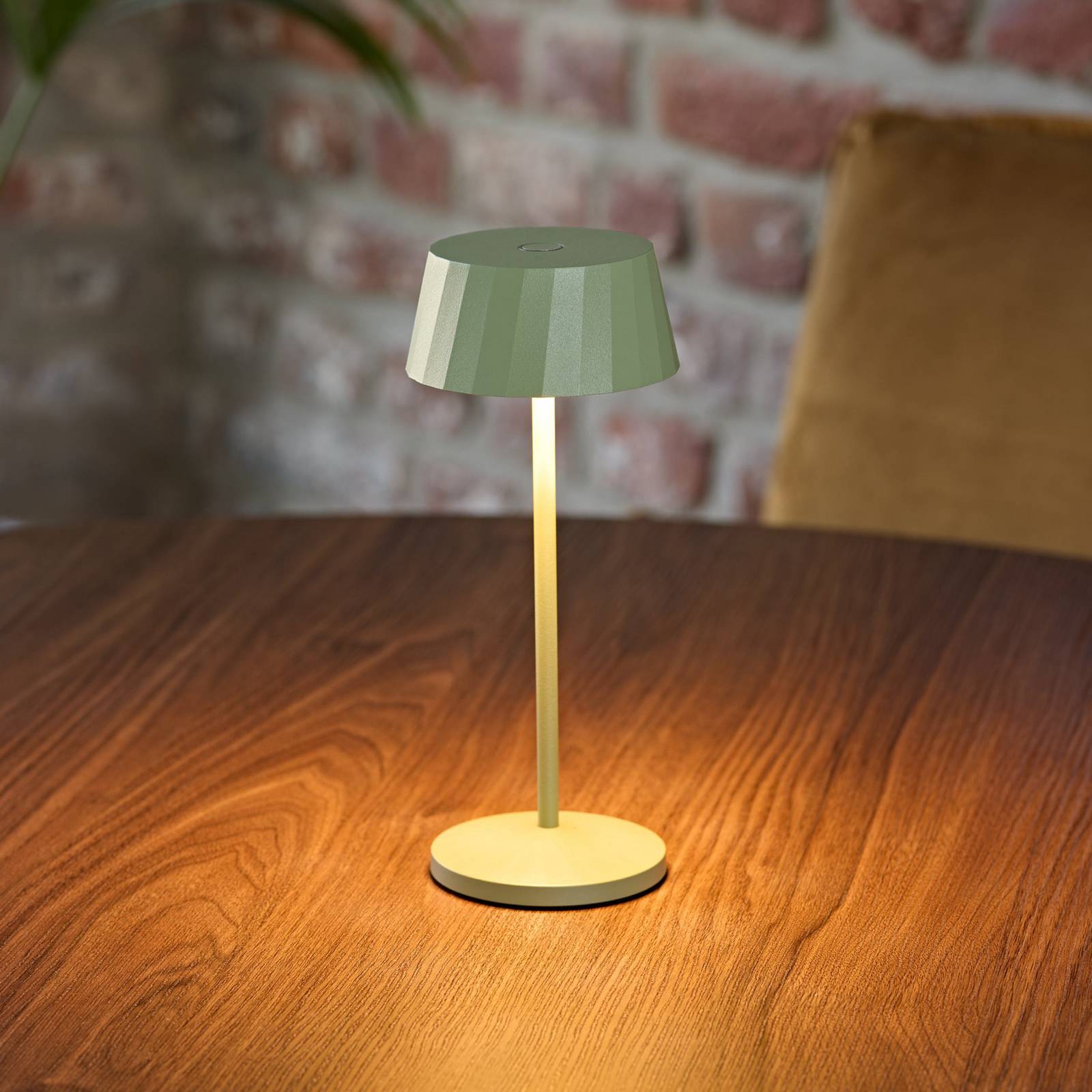 LED-Akku-Tischlampe Facetta, grün, Höhe 22 cm, Metall, CCT günstig online kaufen