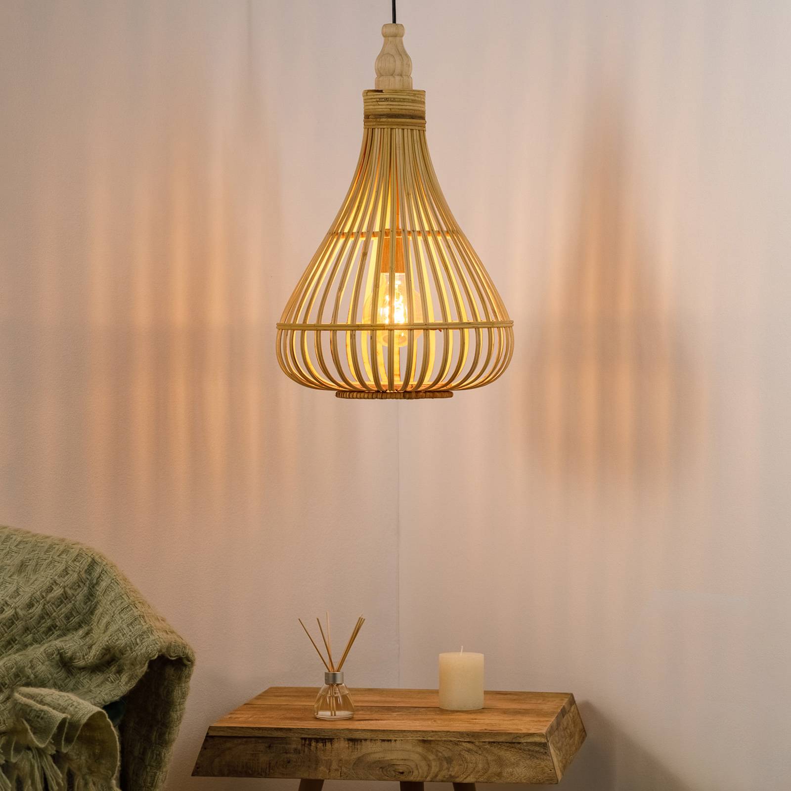 Lampa wisząca Amsfield z bambusa, kształt gruszki