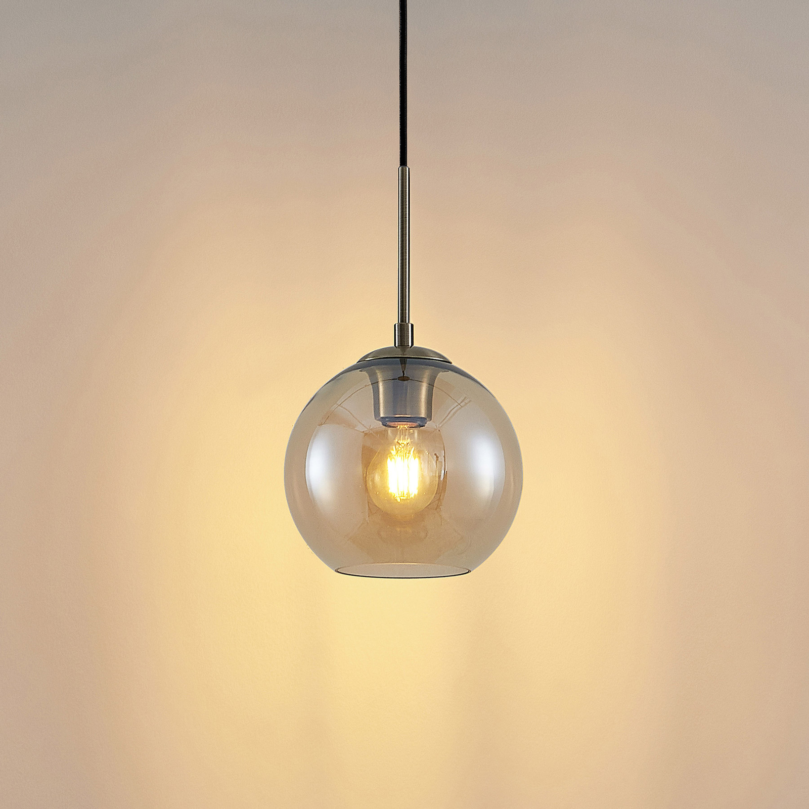Lindby Jurian pendant light, amber, brass, 1-bulb