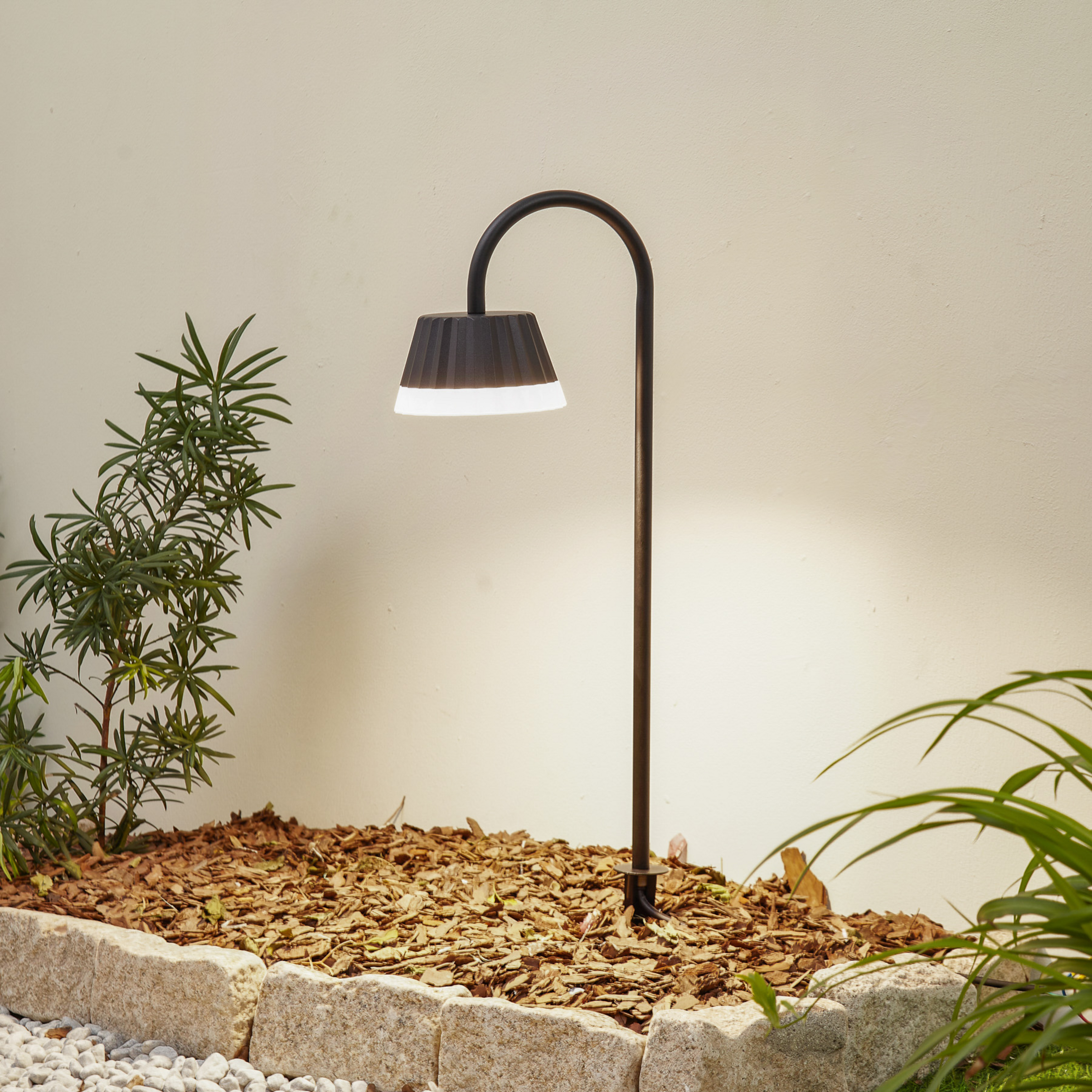 Lindby lampe sur piquet LED Ameline, anthracite, IP65, 77 cm