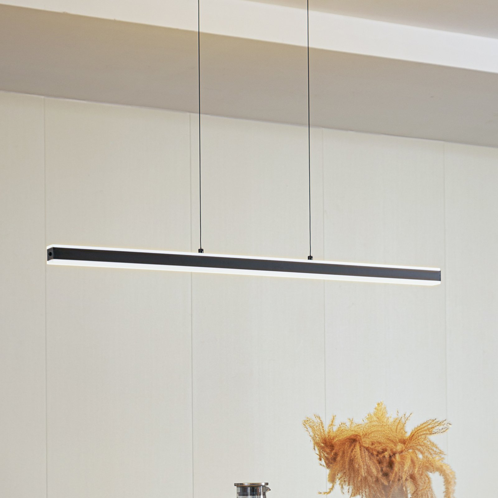 Lucande Pendolo LED-hengelampe, svart, aluminium, 120 cm