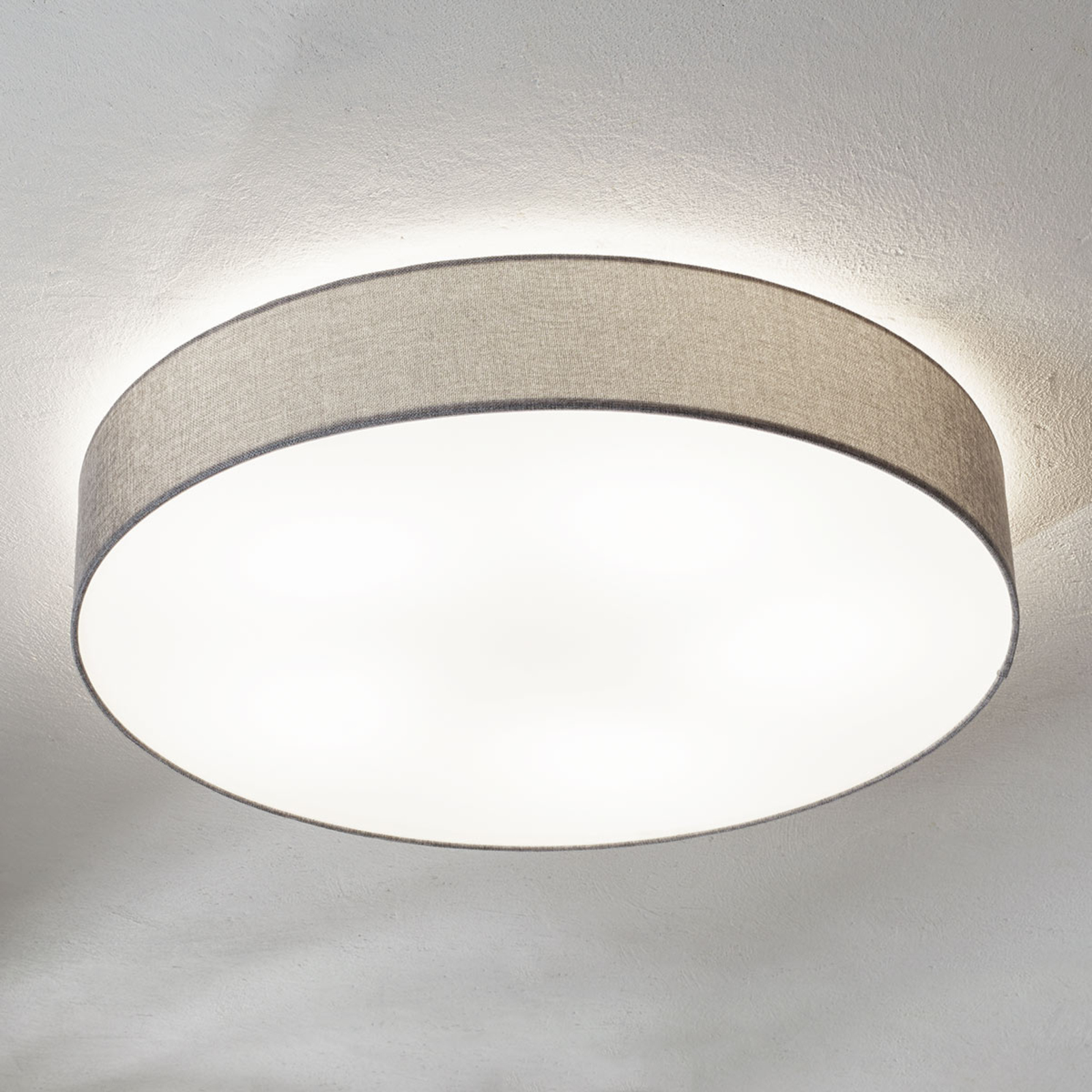 Graue Deckenlampe Pasteri mit Leinenschirm 76 cm