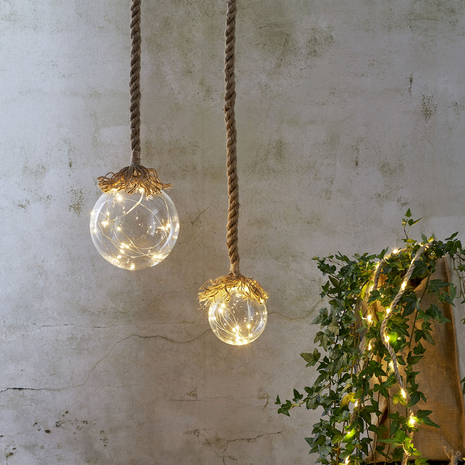 LED-Dekorationsleuchte Jutta mit Glaskugel