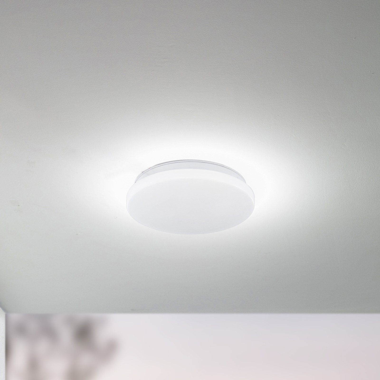 Plafón para exterior Lindby LED Kirkola, 3000 K, Ø 26 cm, blanco
