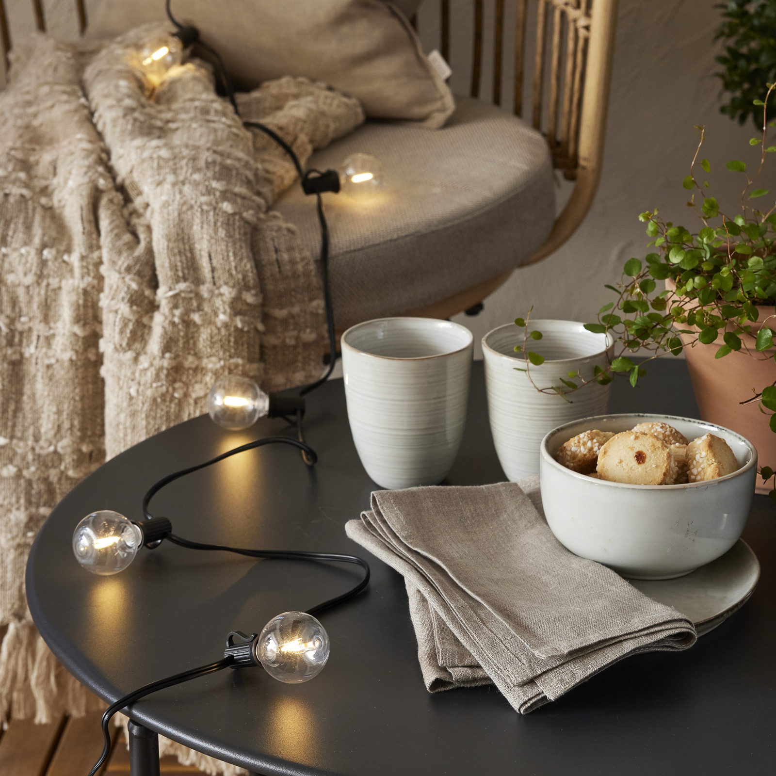 Globe Mini LED fairy lights, 10-bulb, 270 cm, 3000K Globe Mini LED fairy lights, 10-bulb, 270 cm, 3000K
