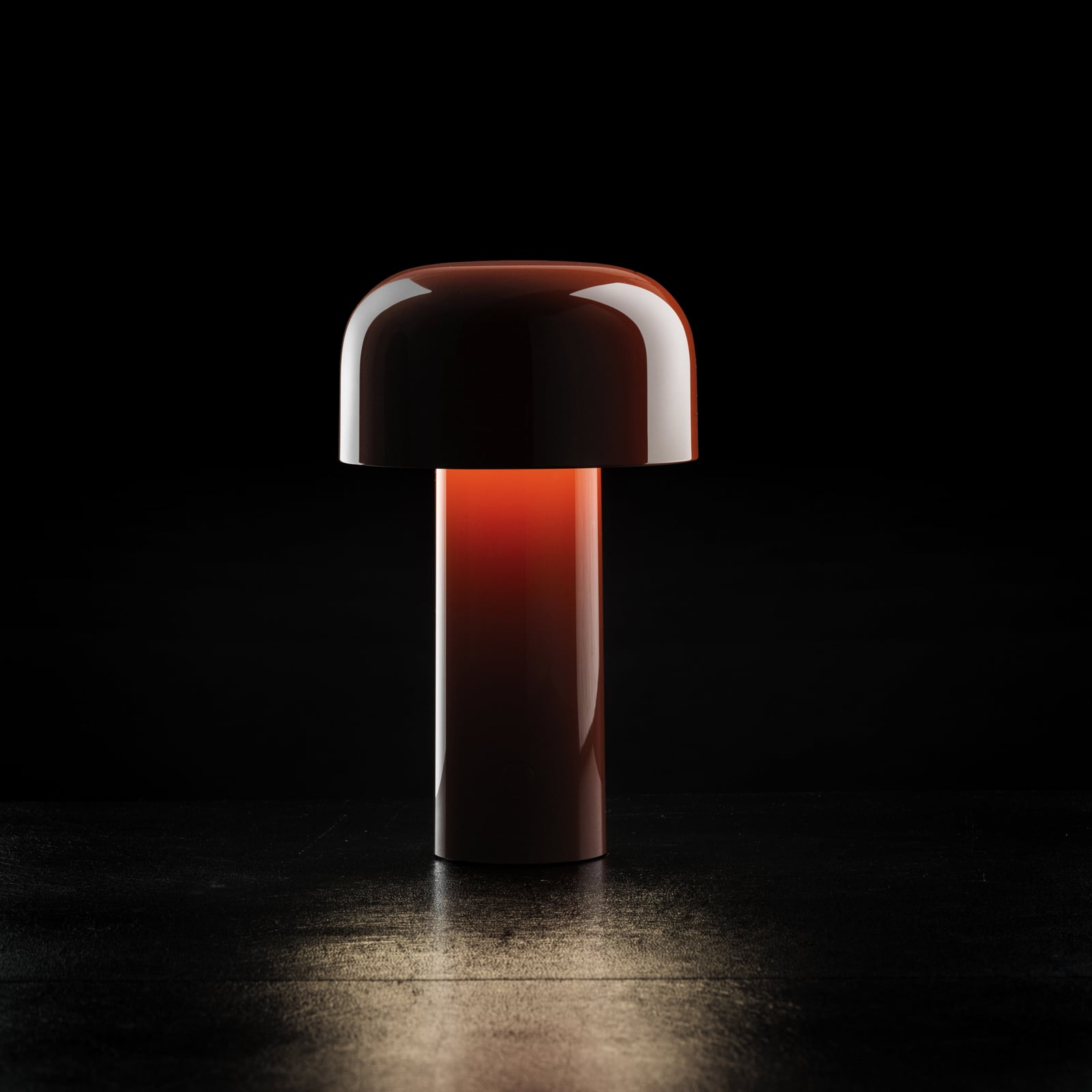 Lampada LED da tavolo Bellhop, rossa, 21 cm, dimmerabile, IP54 - FLOS Lampada LED da tavolo Bellhop, rossa, 21 cm, dimmerabile, IP54 - FLOS
