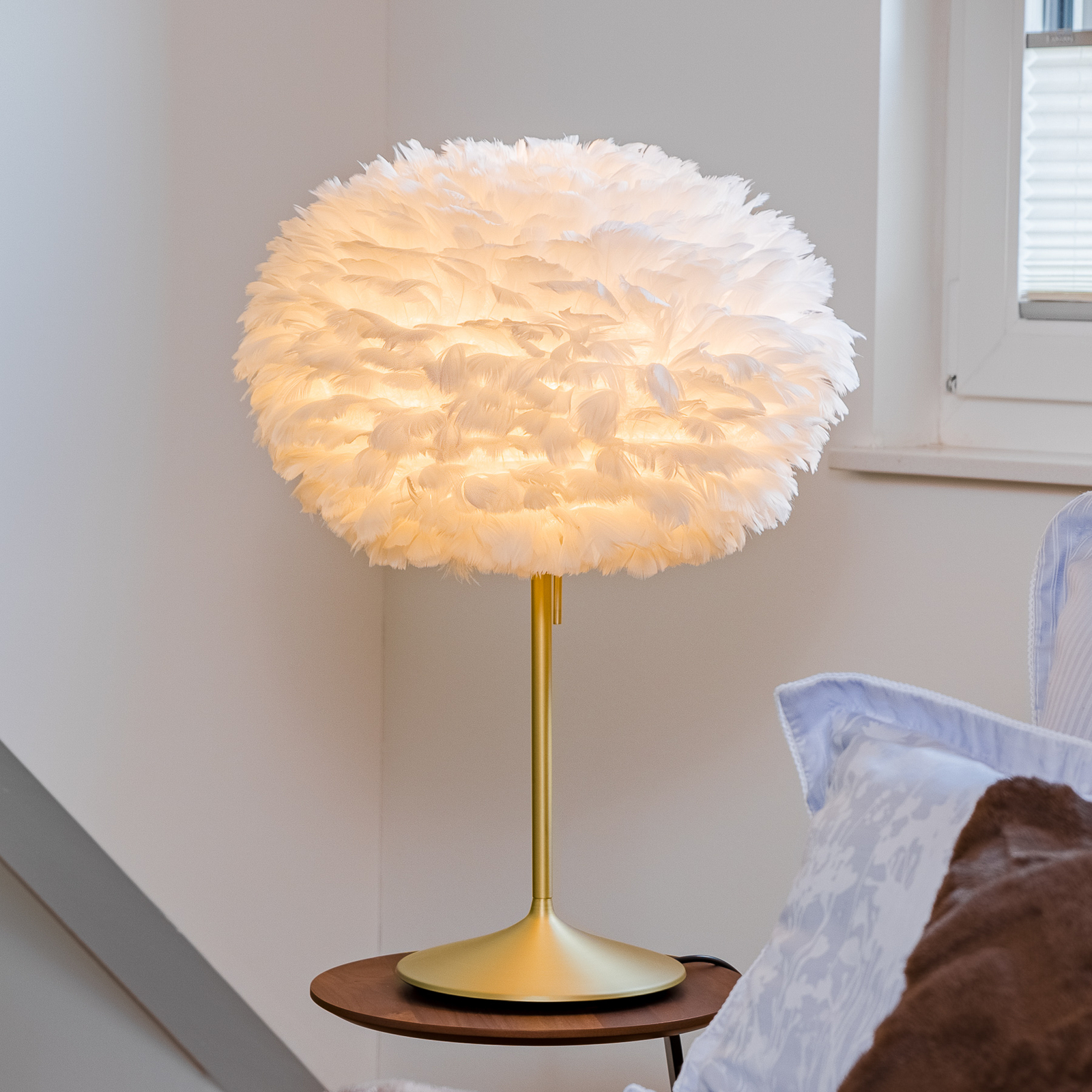 UMAGE Eos medium stolní lampa bílá/mosaz